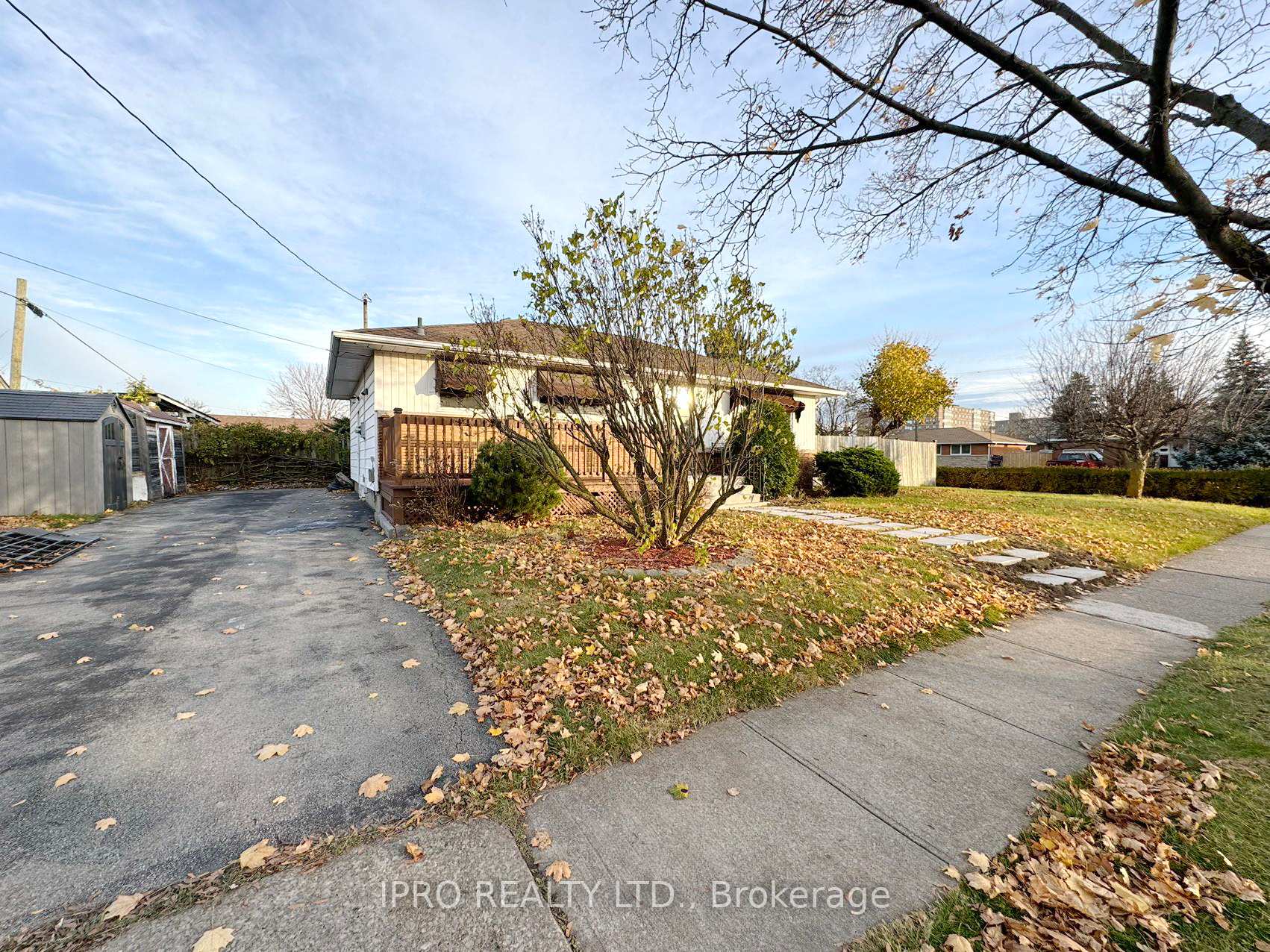 Photo 2 of 15 Sunnylea Drive, St. Catharines, Carlton/Bunting — HOMEH