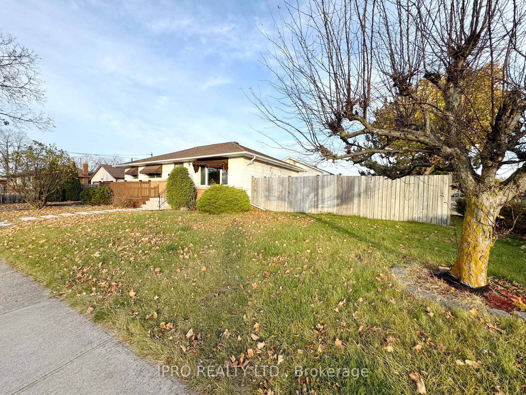 Photo 3 of 15 Sunnylea Drive, St. Catharines, Carlton/Bunting — HOMEH