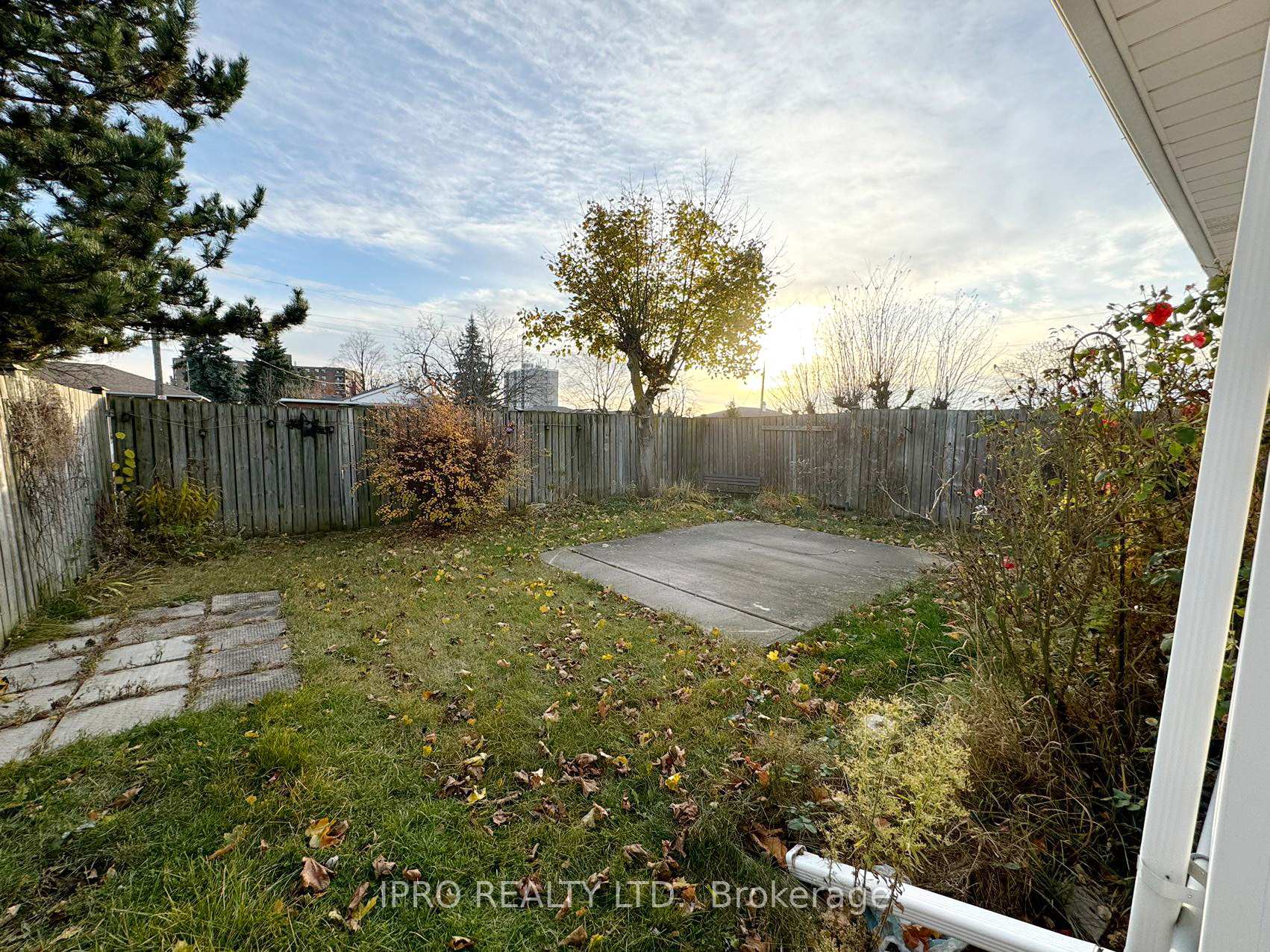 Photo 4 of 15 Sunnylea Drive, St. Catharines, Carlton/Bunting — HOMEH