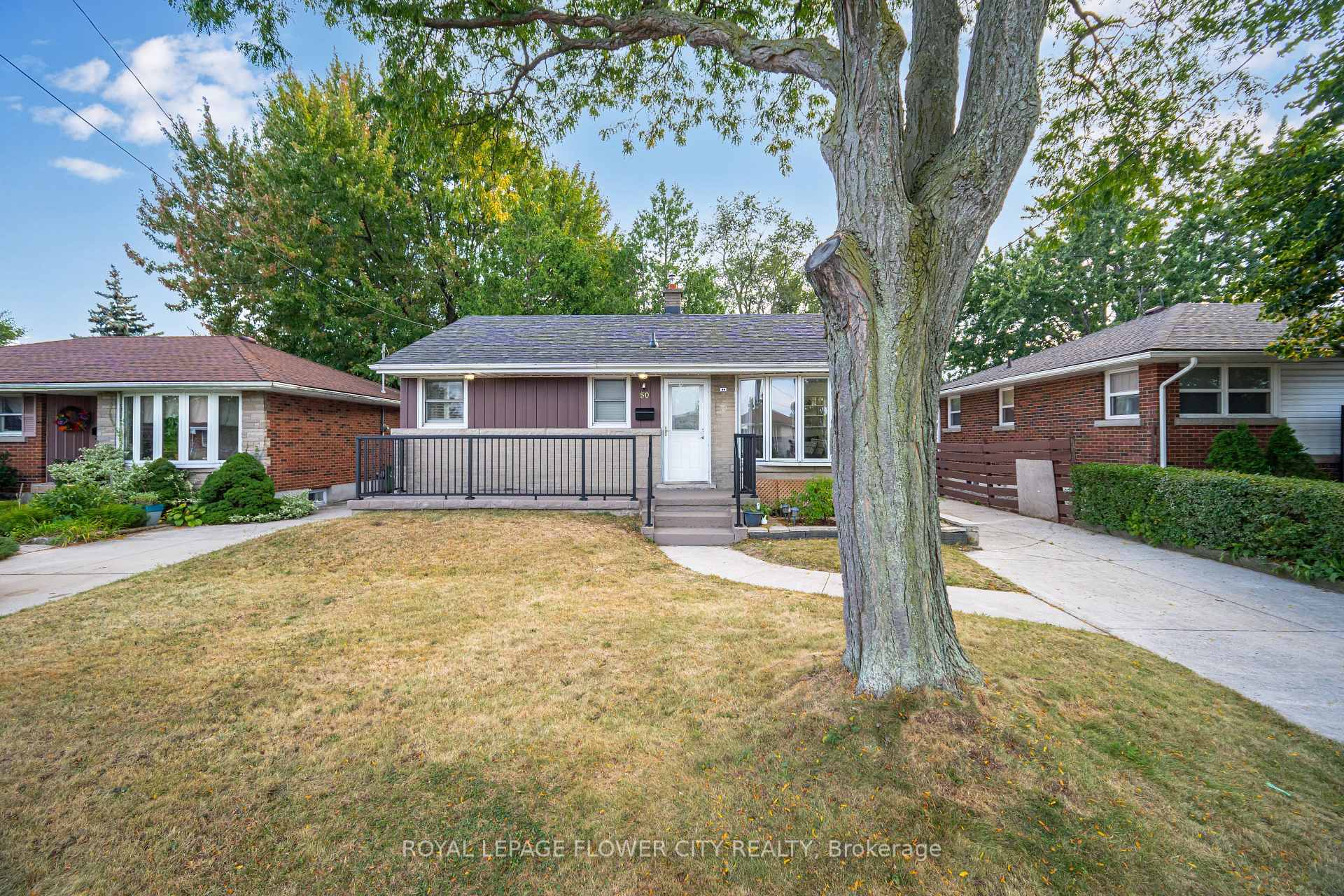 Photo 3 of 50 Beacon Avenue, Hamilton, Huntington — HOMEH