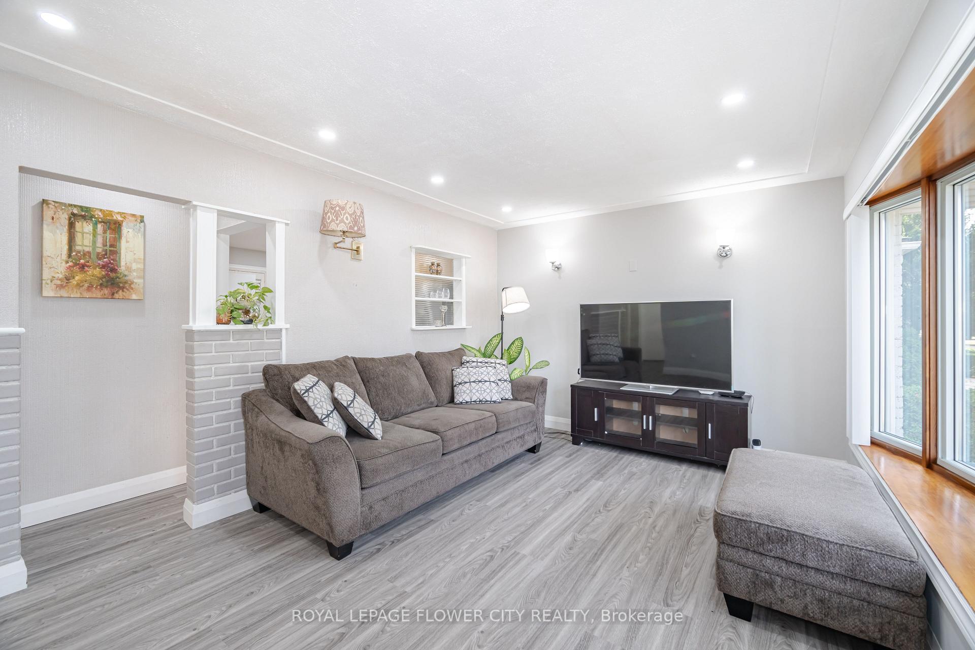 Photo 6 of 50 Beacon Avenue, Hamilton, Huntington — HOMEH