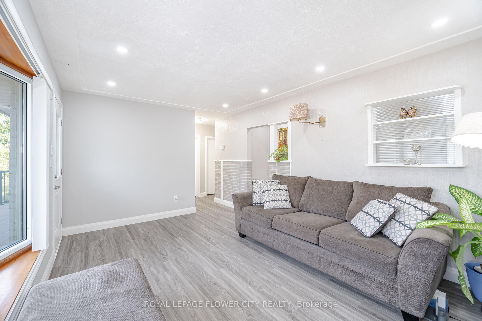 Photo 7 of 50 Beacon Avenue, Hamilton, Huntington — HOMEH