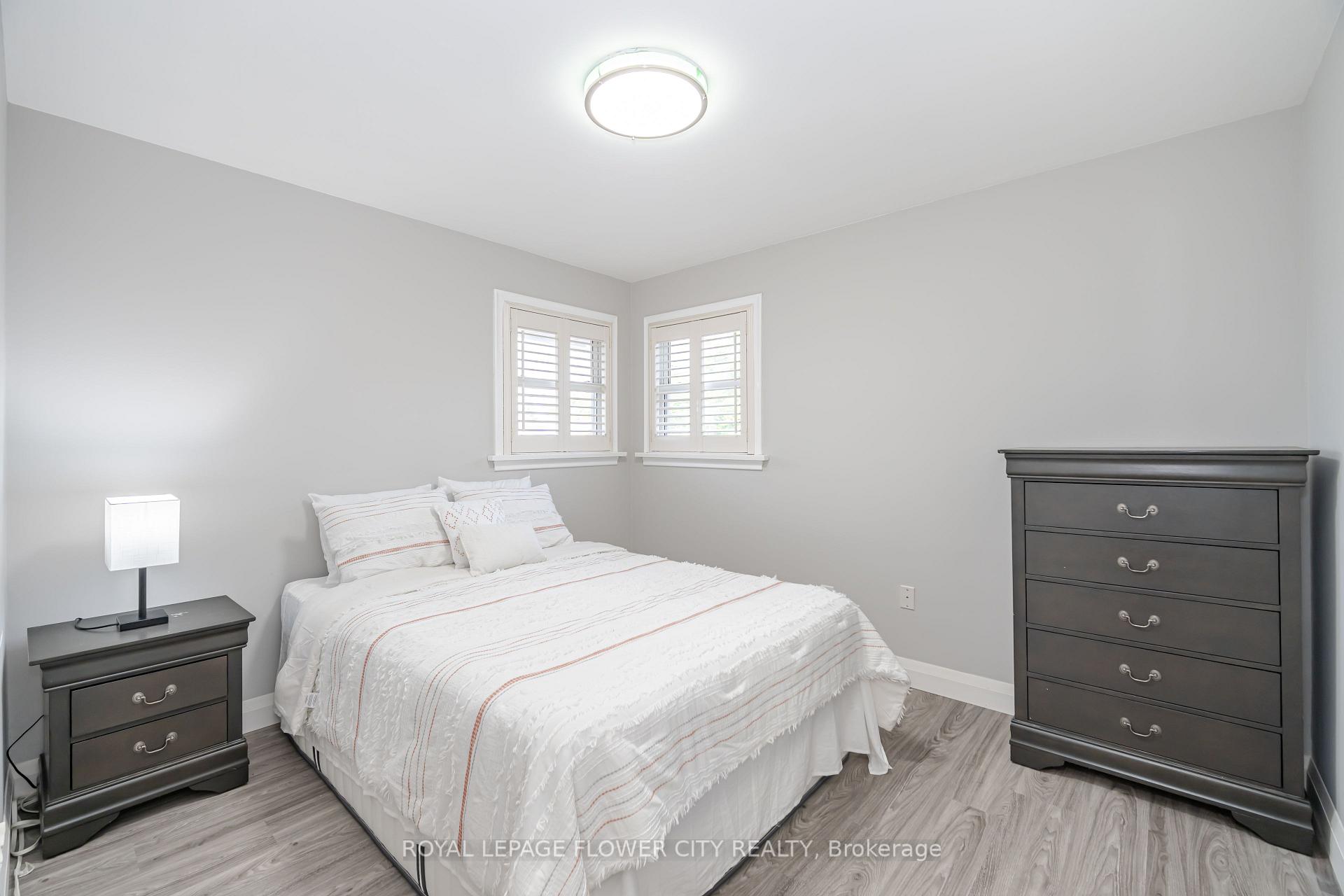 Photo 13 of 50 Beacon Avenue, Hamilton, Huntington — HOMEH