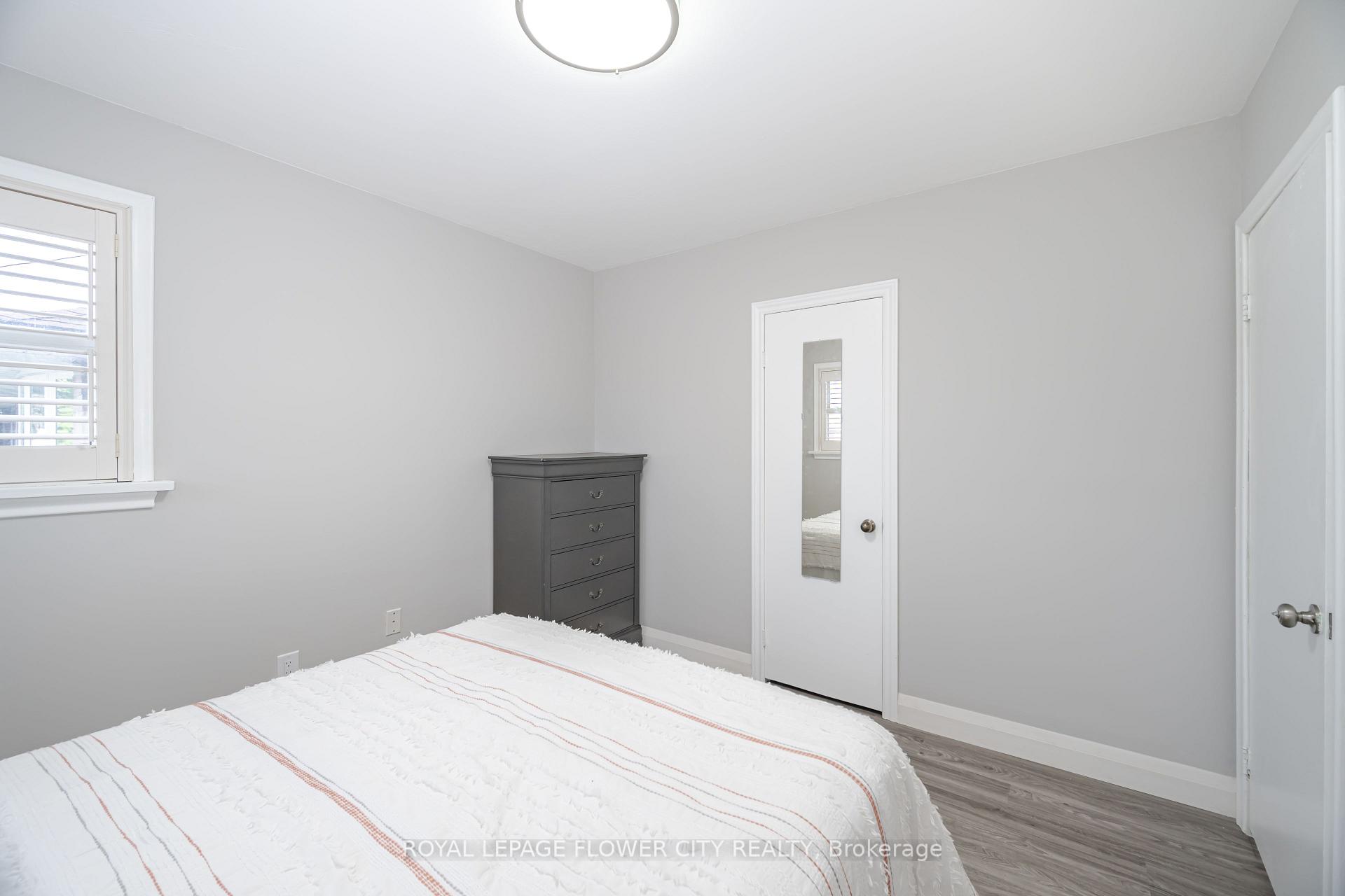 Photo 14 of 50 Beacon Avenue, Hamilton, Huntington — HOMEH