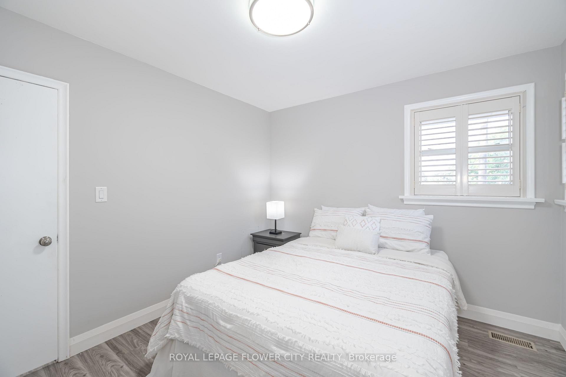 Photo 15 of 50 Beacon Avenue, Hamilton, Huntington — HOMEH