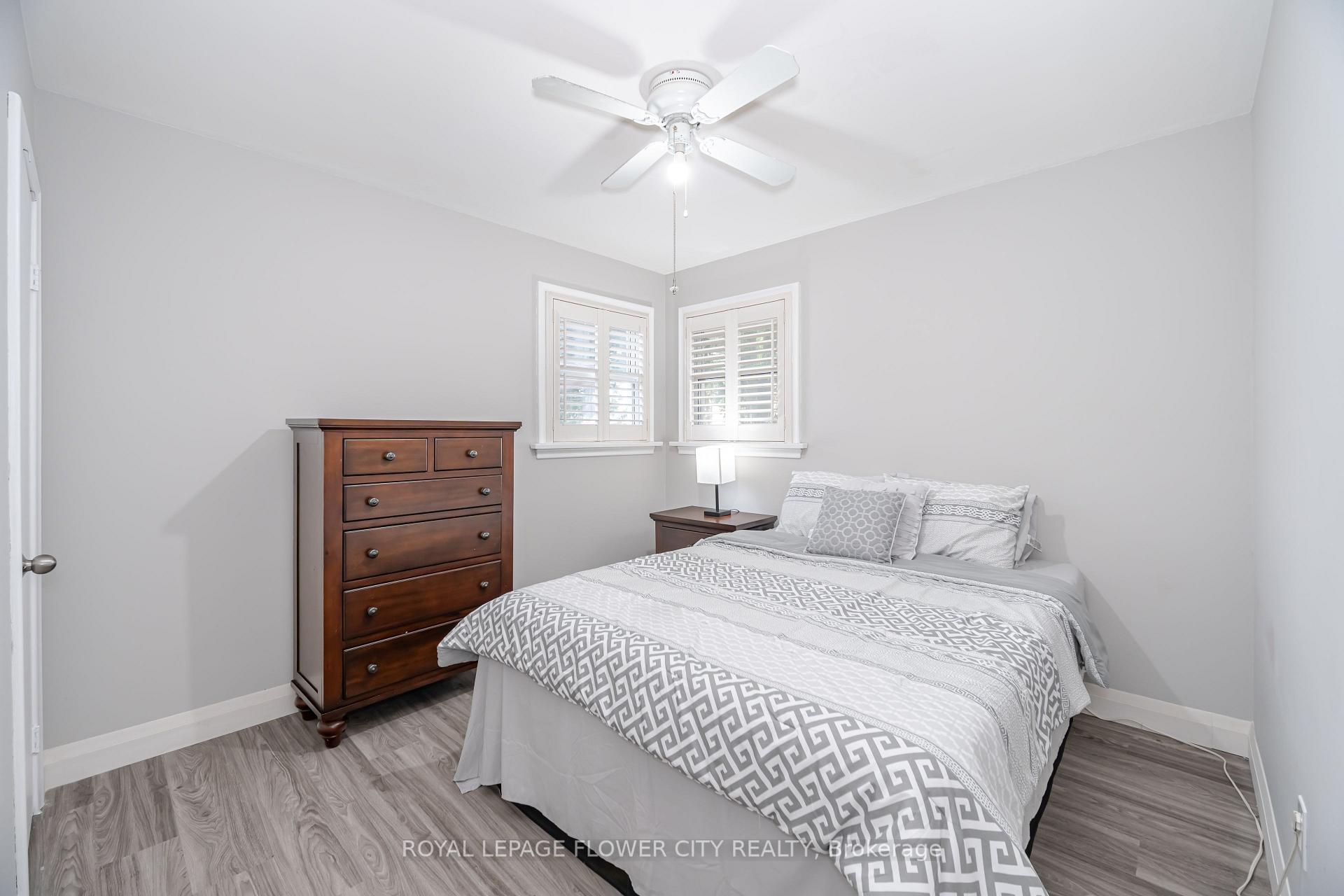 Photo 16 of 50 Beacon Avenue, Hamilton, Huntington — HOMEH