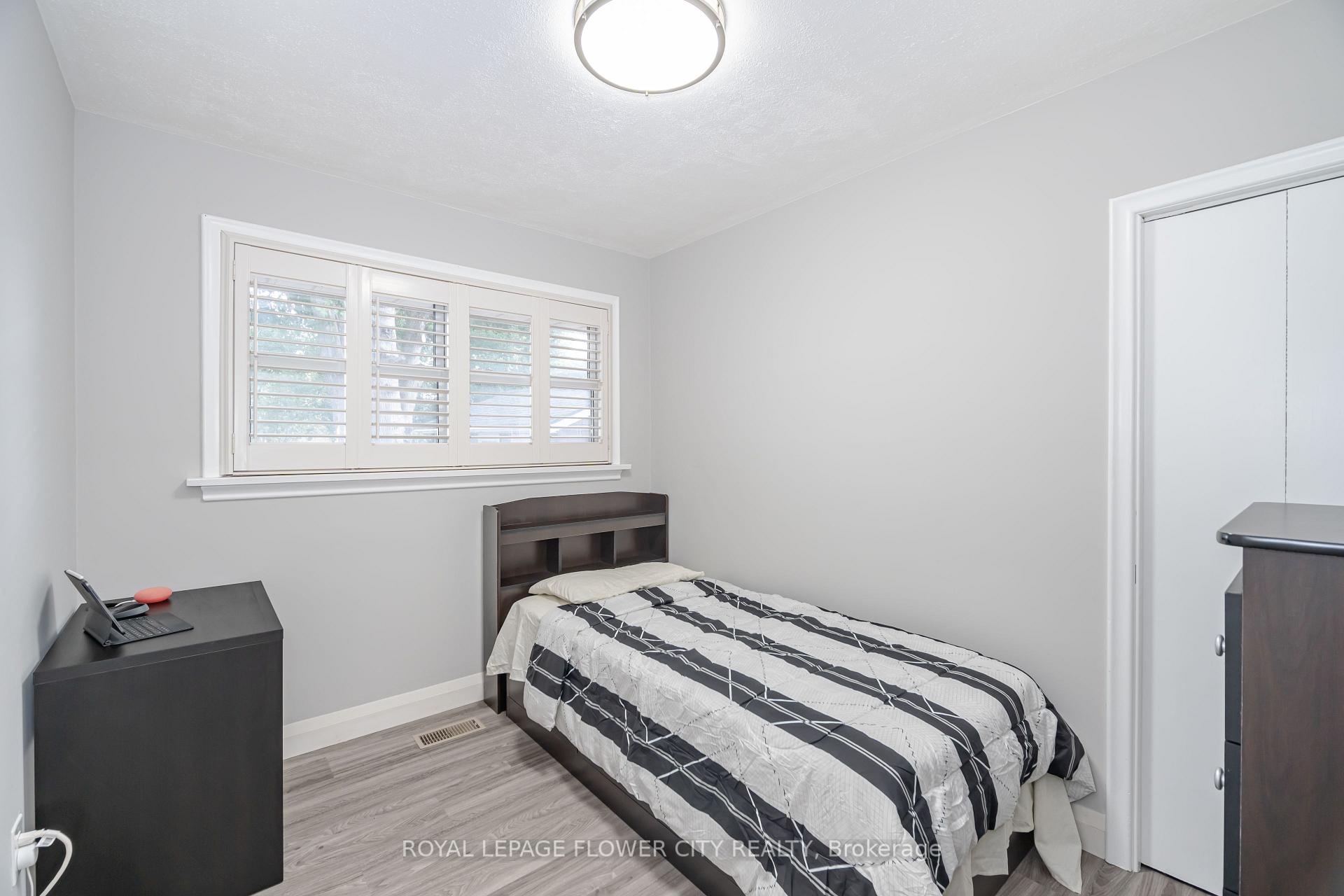 Photo 18 of 50 Beacon Avenue, Hamilton, Huntington — HOMEH
