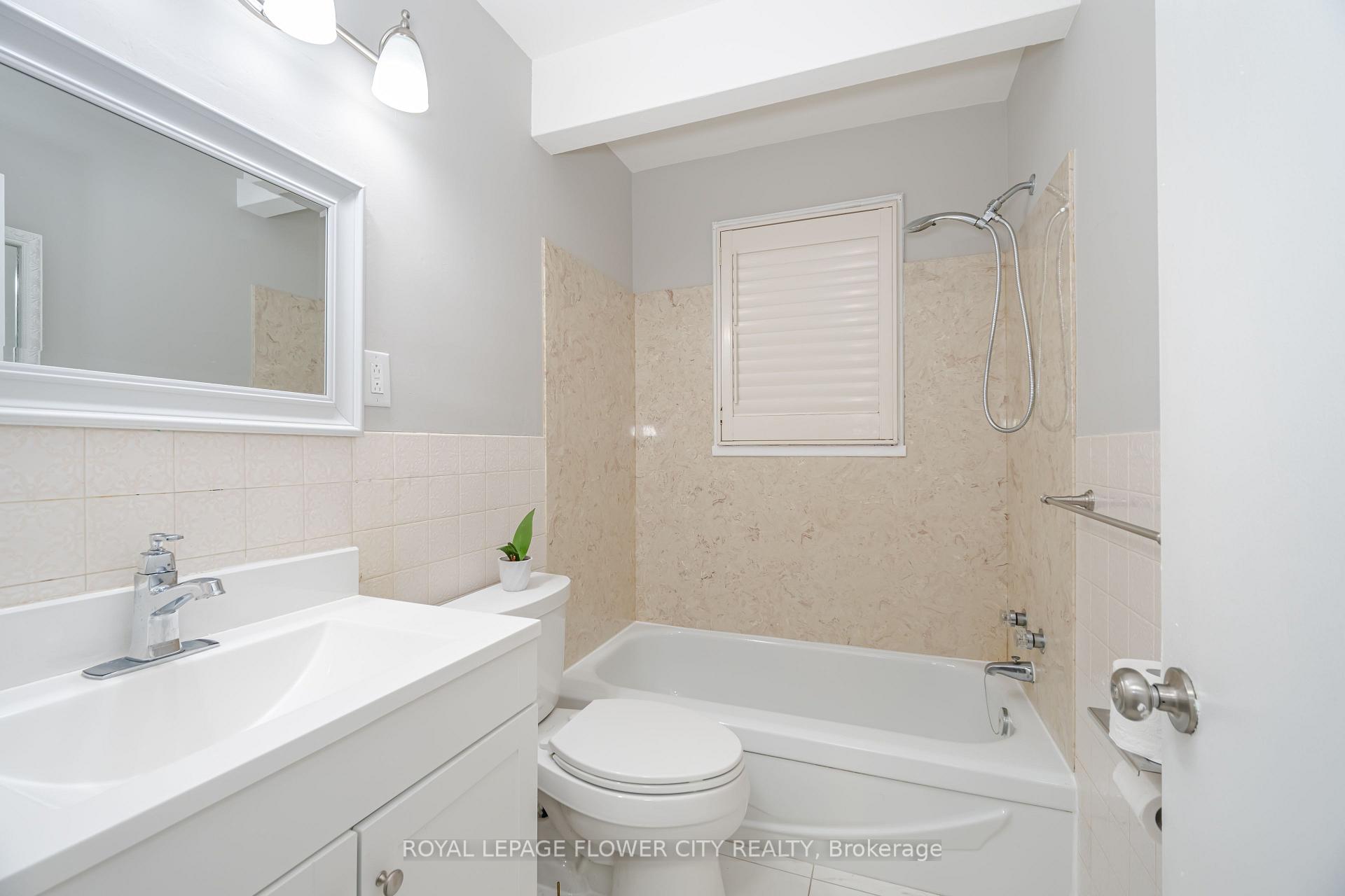 Photo 20 of 50 Beacon Avenue, Hamilton, Huntington — HOMEH