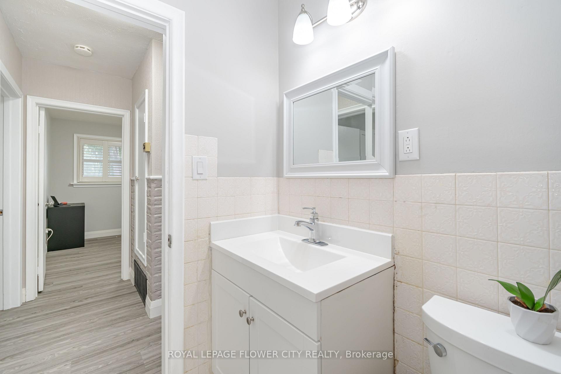 Photo 21 of 50 Beacon Avenue, Hamilton, Huntington — HOMEH