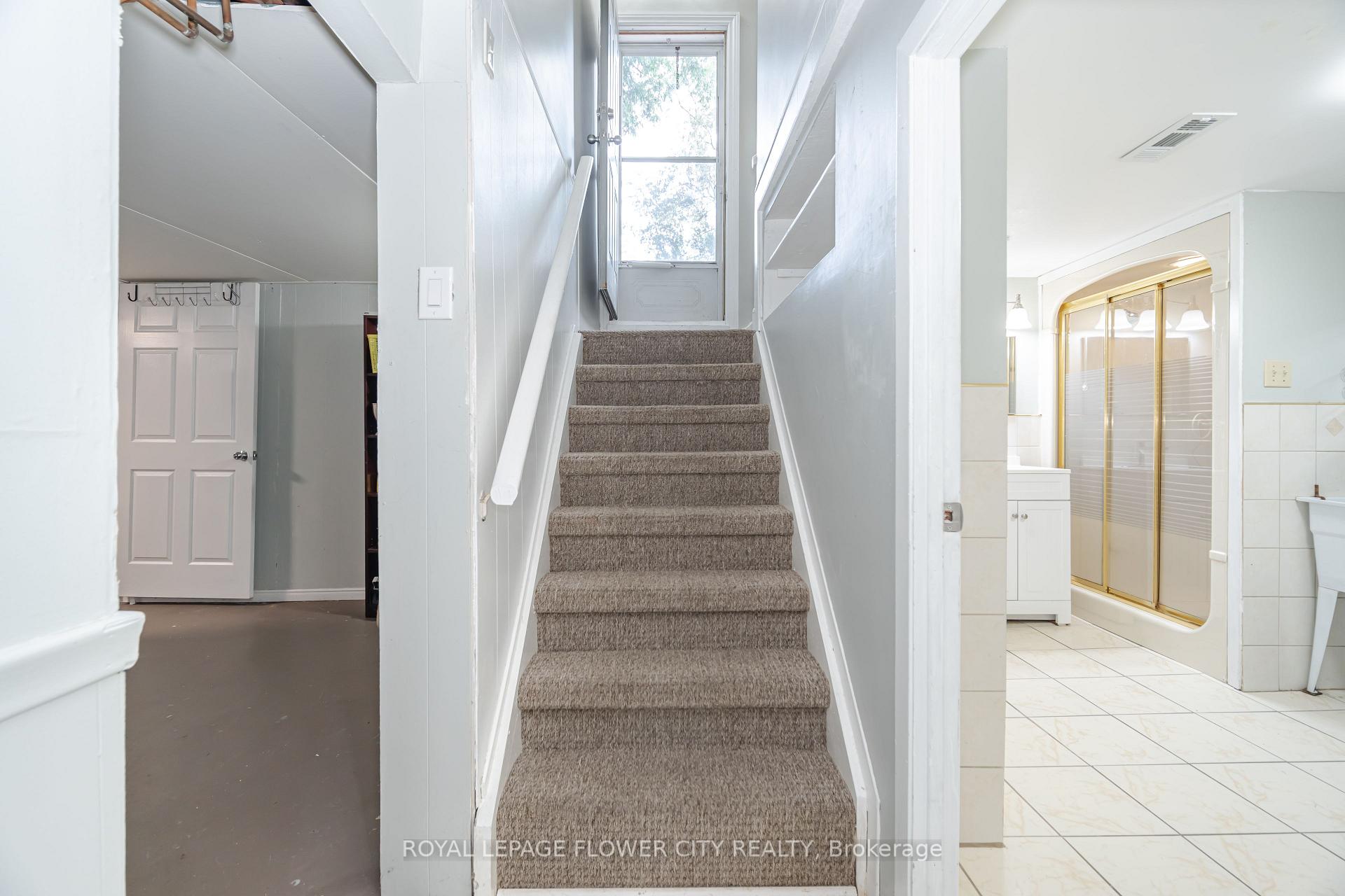 Photo 23 of 50 Beacon Avenue, Hamilton, Huntington — HOMEH