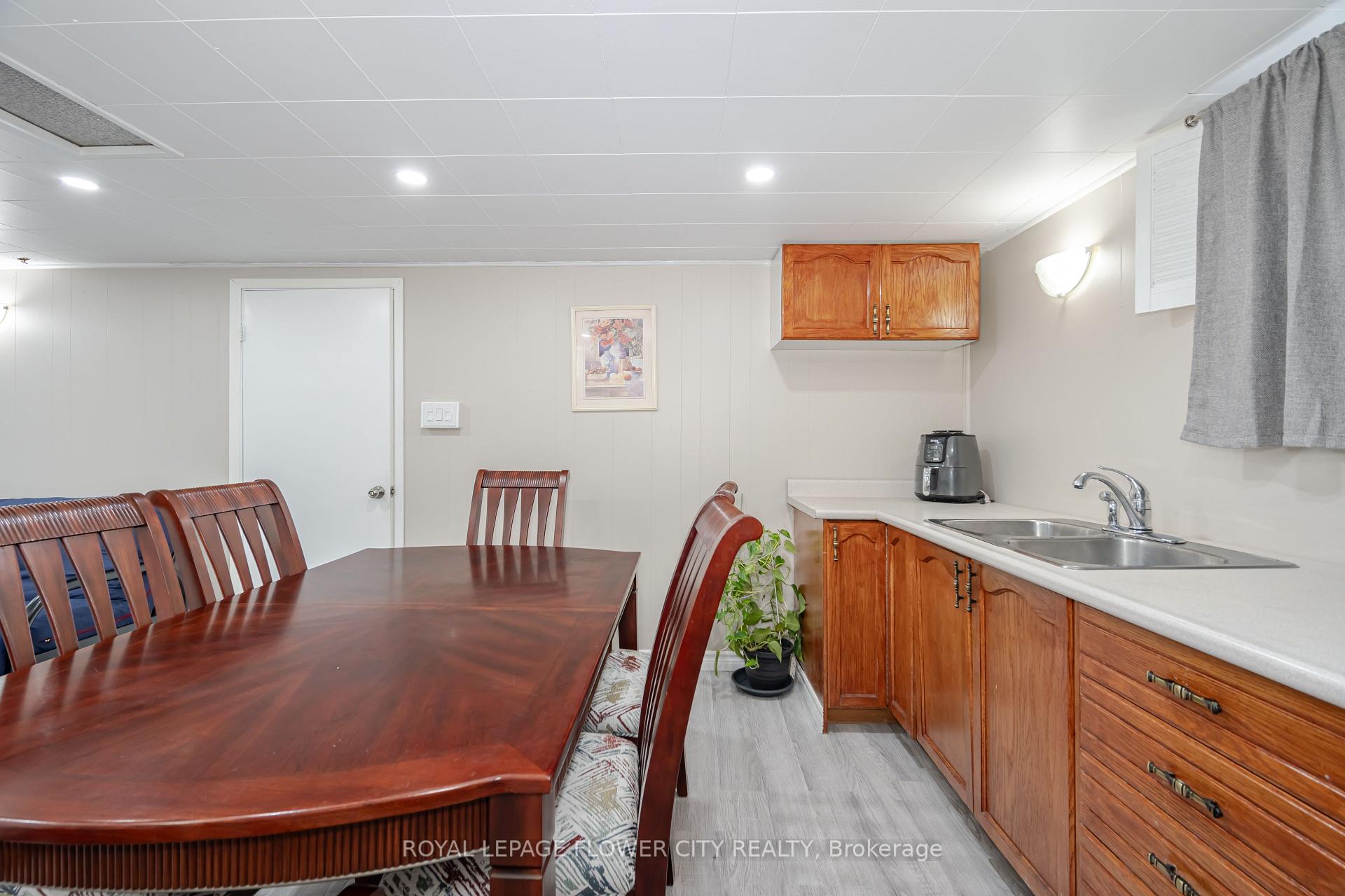 Photo 25 of 50 Beacon Avenue, Hamilton, Huntington — HOMEH