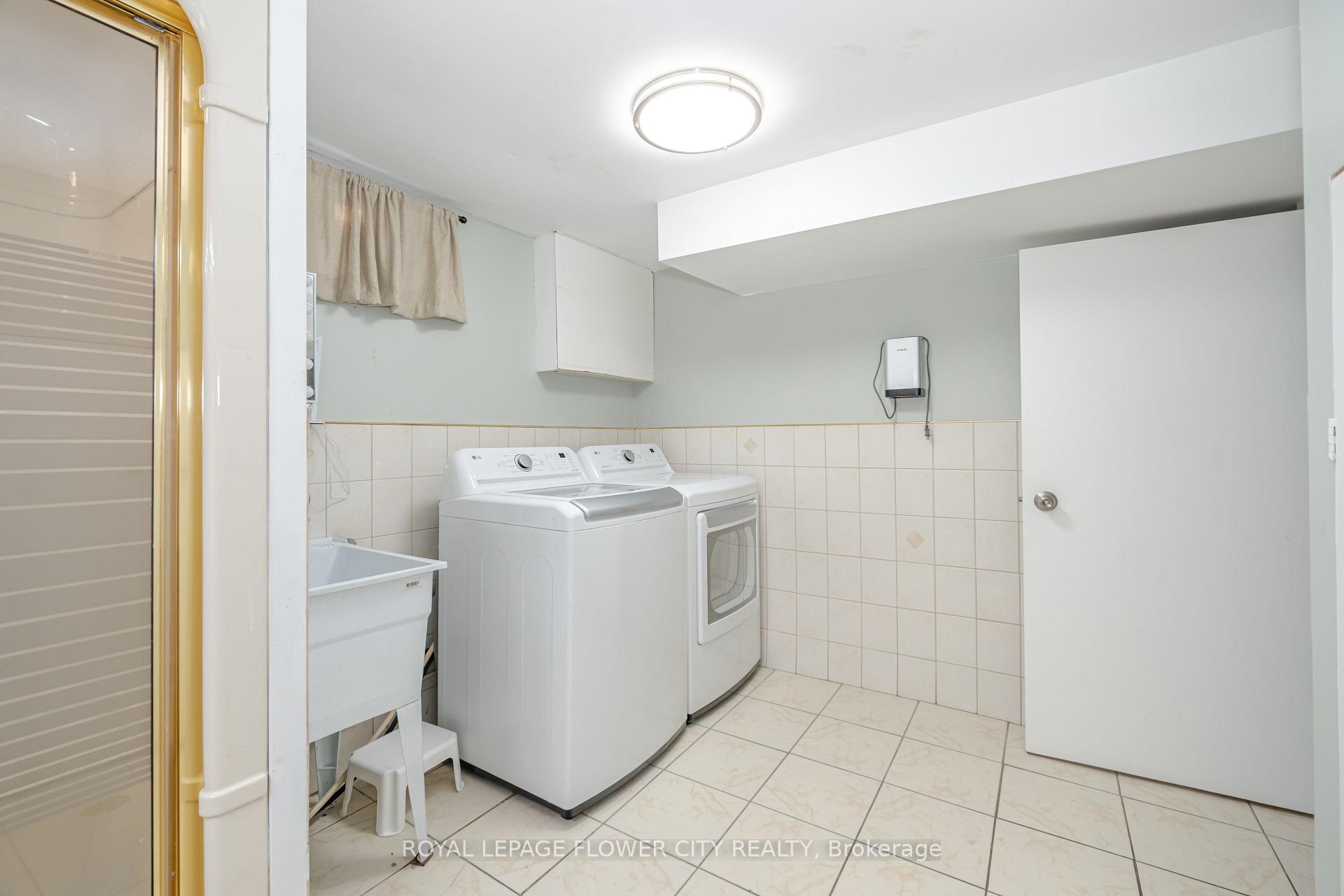 Photo 35 of 50 Beacon Avenue, Hamilton, Huntington — HOMEH