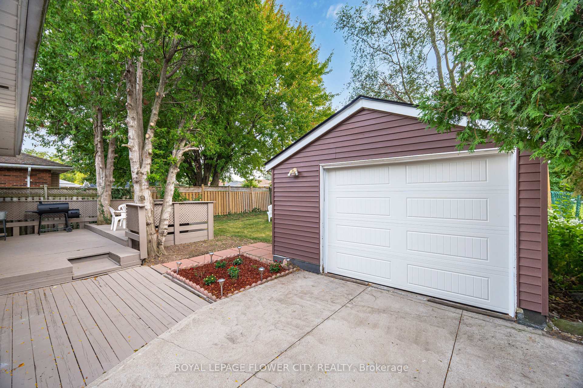 Photo 37 of 50 Beacon Avenue, Hamilton, Huntington — HOMEH