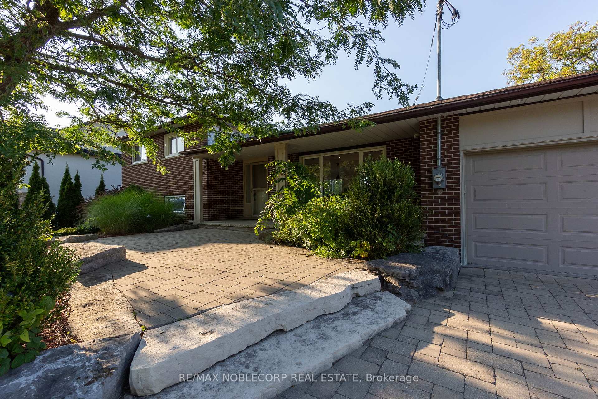 Photo 2 of 130 Dew Street, King, King City — HOMEH