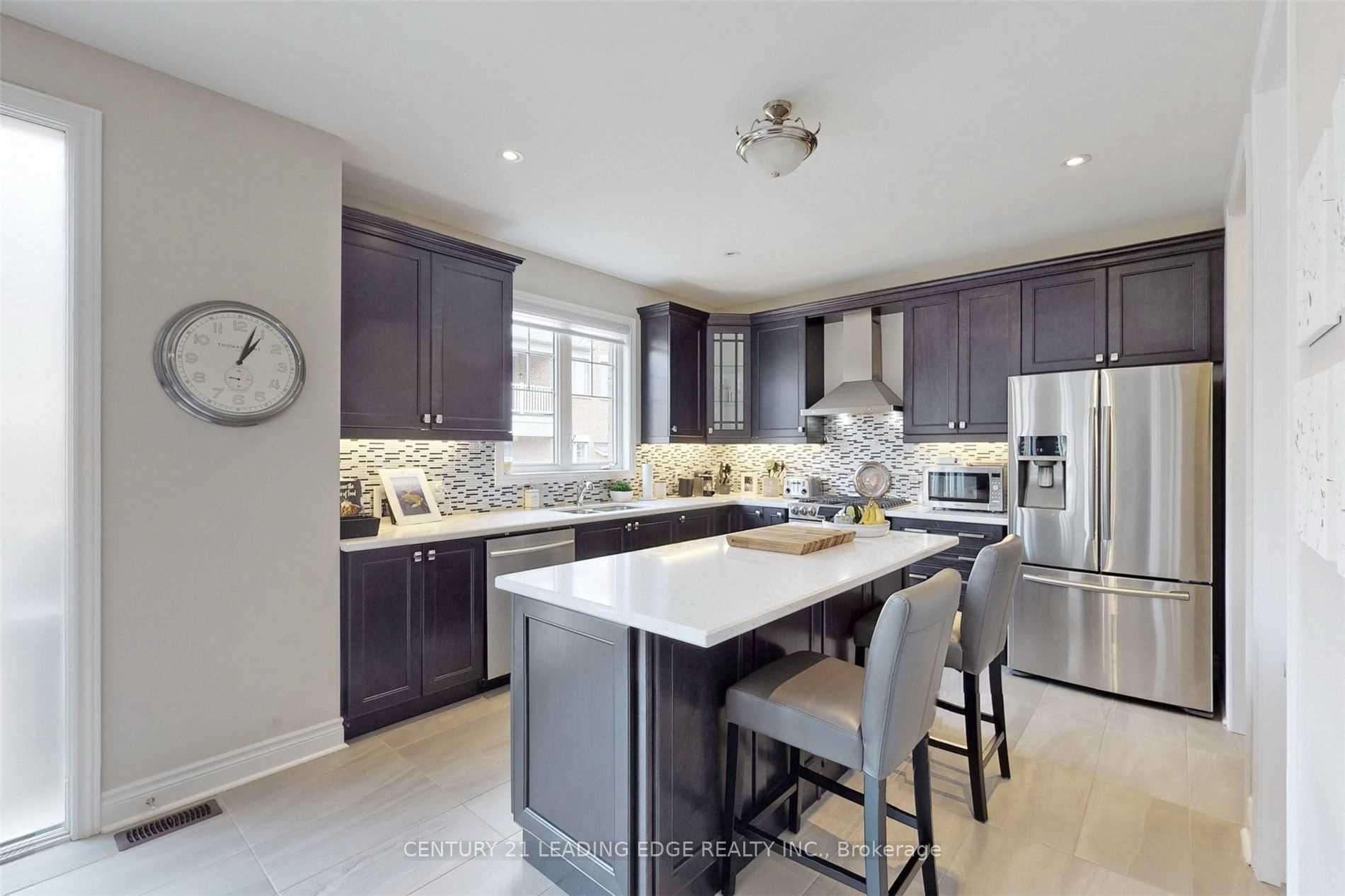 Photo 9 of 71 Ken Sinclair Crescent, Aurora, Aurora Estates — HOMEH