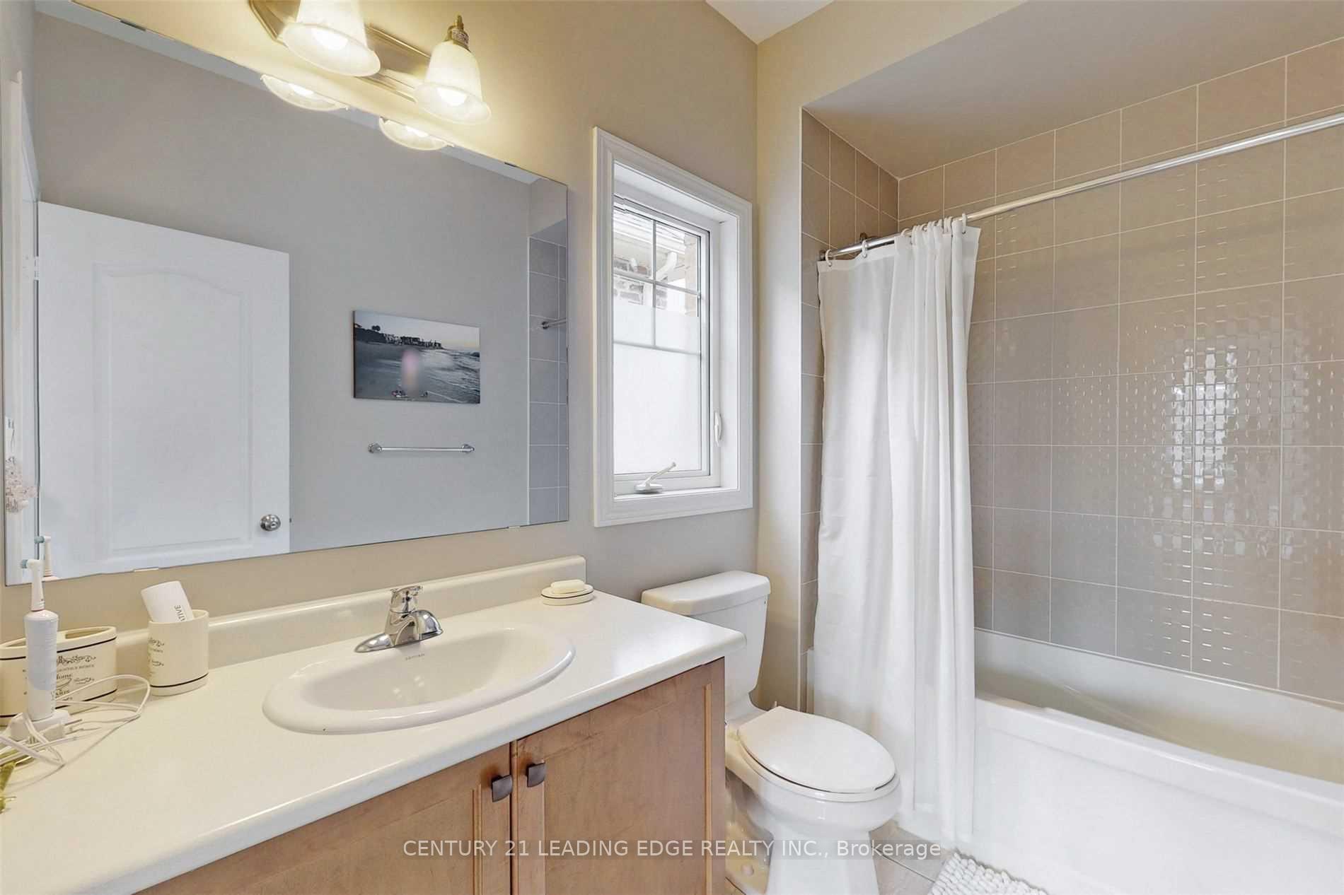 Photo 24 of 71 Ken Sinclair Crescent, Aurora, Aurora Estates — HOMEH