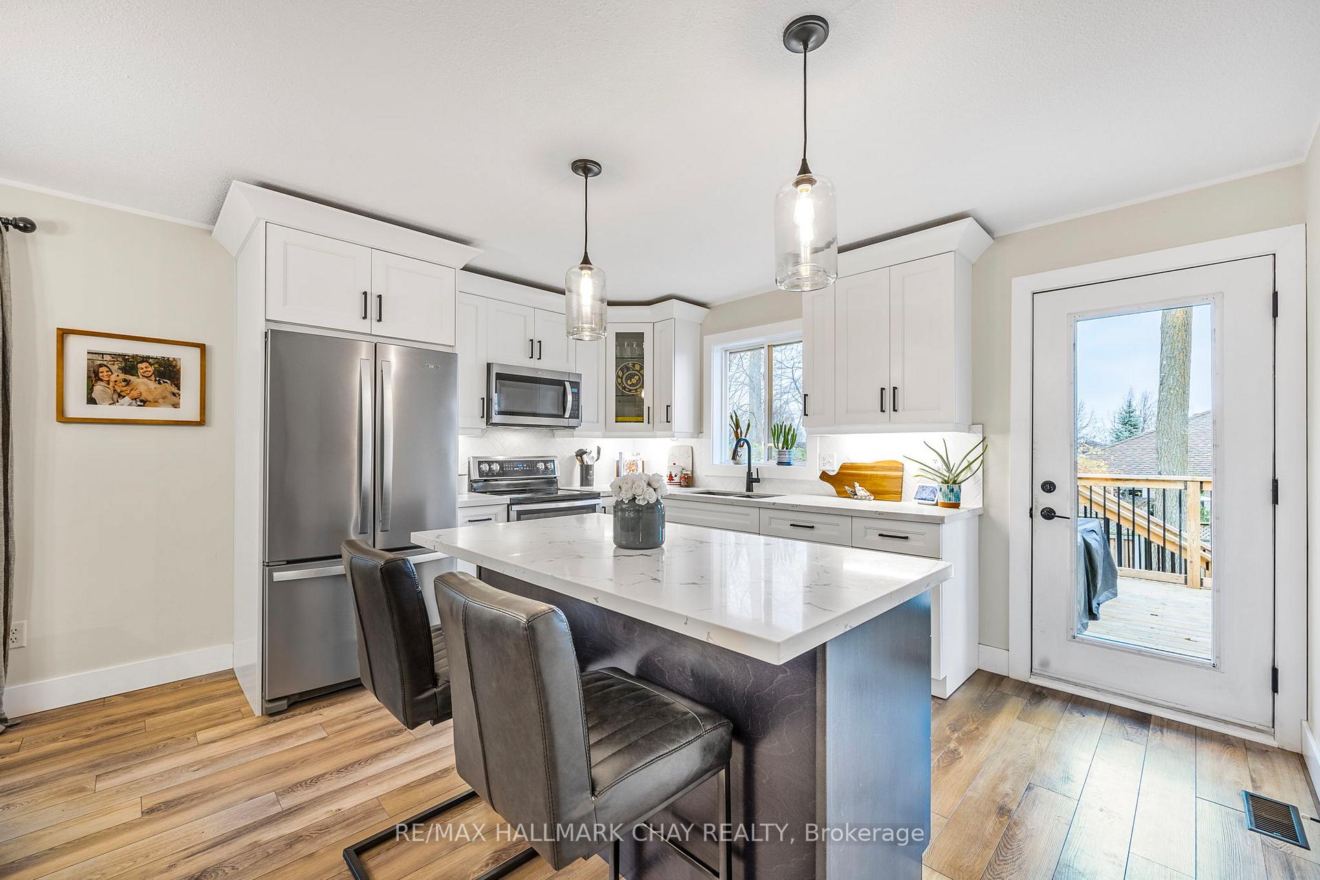 Photo 2 of 47 Monique Crescent, Barrie, East Bayfield — HOMEH