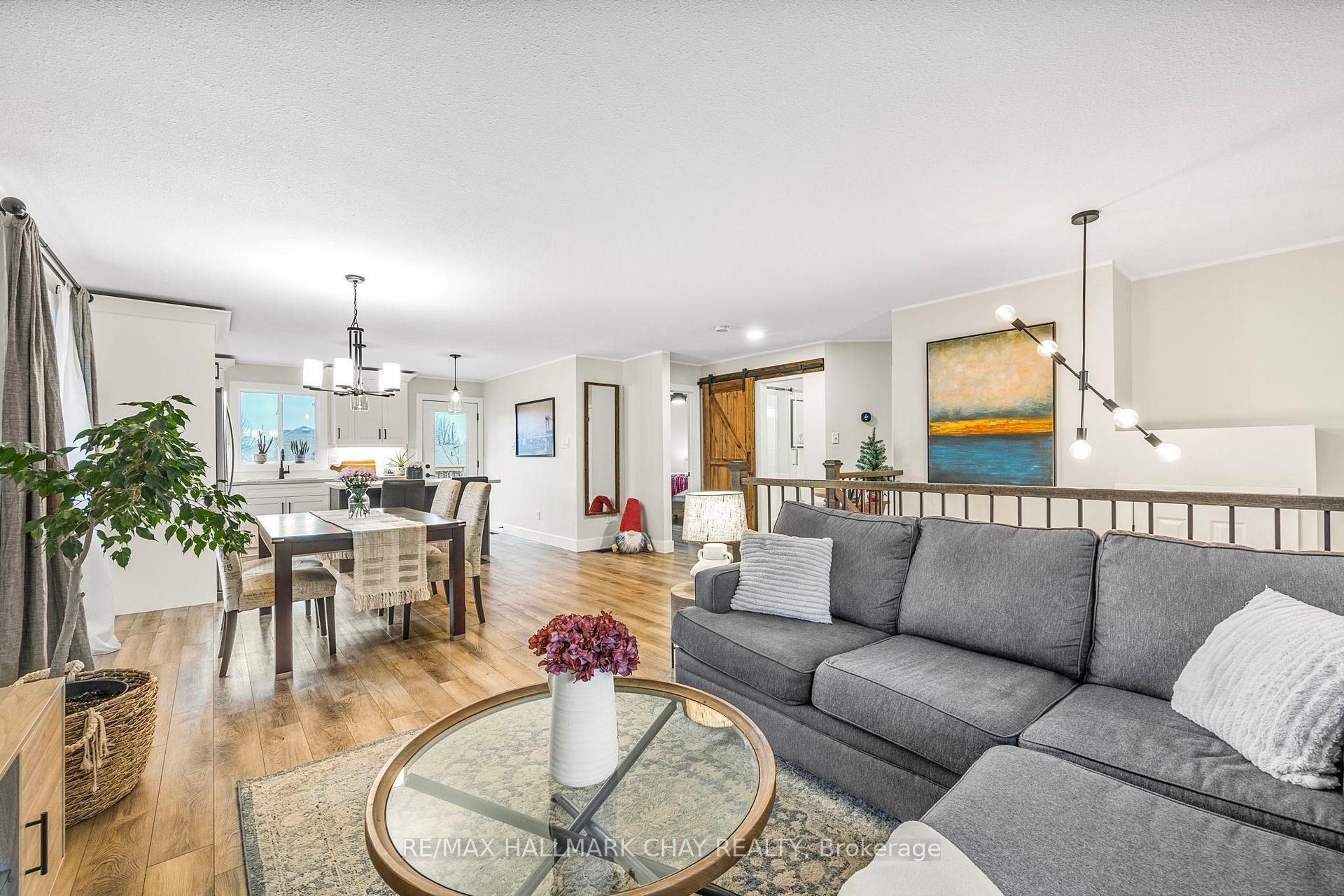 Photo 5 of 47 Monique Crescent, Barrie, East Bayfield — HOMEH