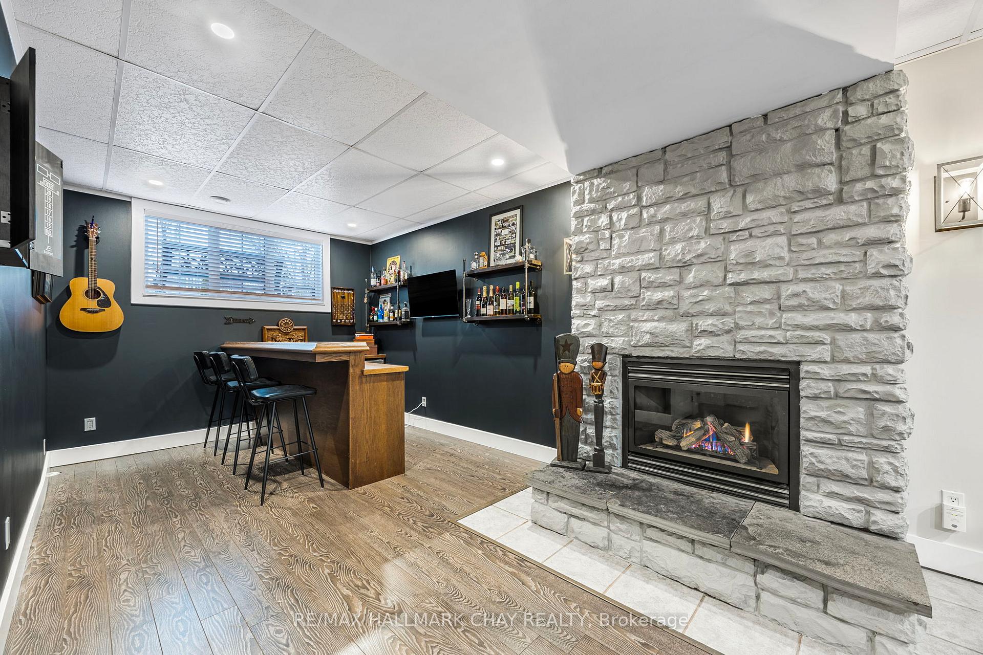 Photo 16 of 47 Monique Crescent, Barrie, East Bayfield — HOMEH