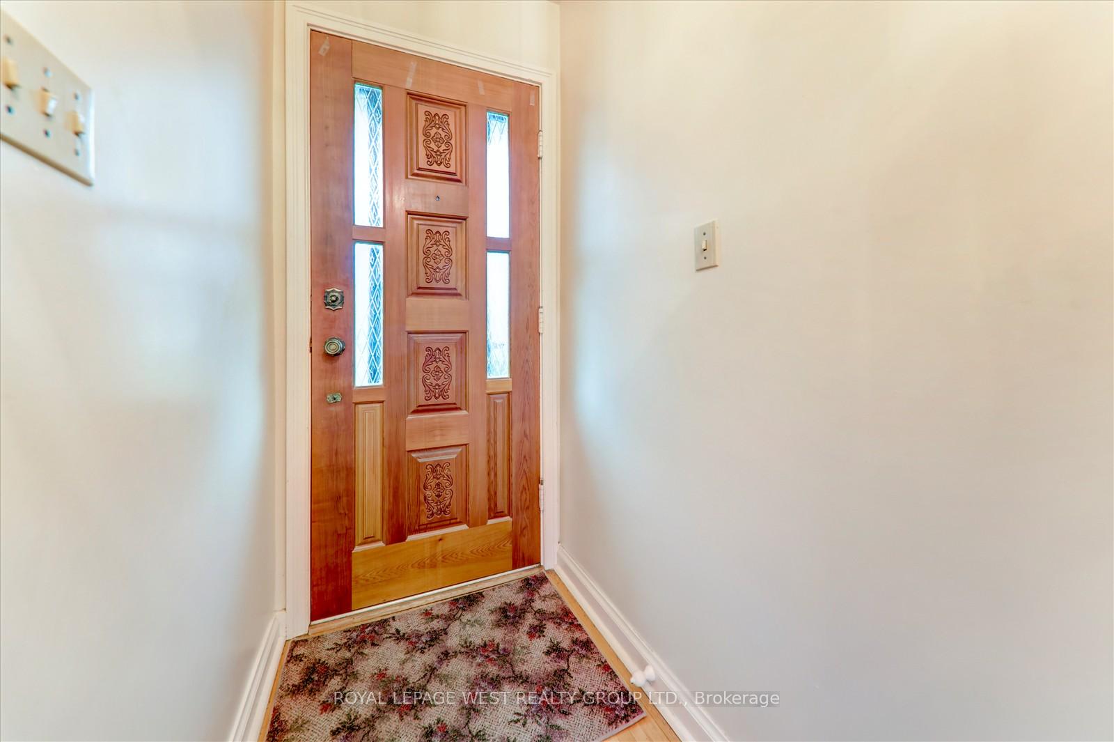 Photo 4 of 41 Squires Avenue, Toronto, O'Connor-Parkview — HOMEH