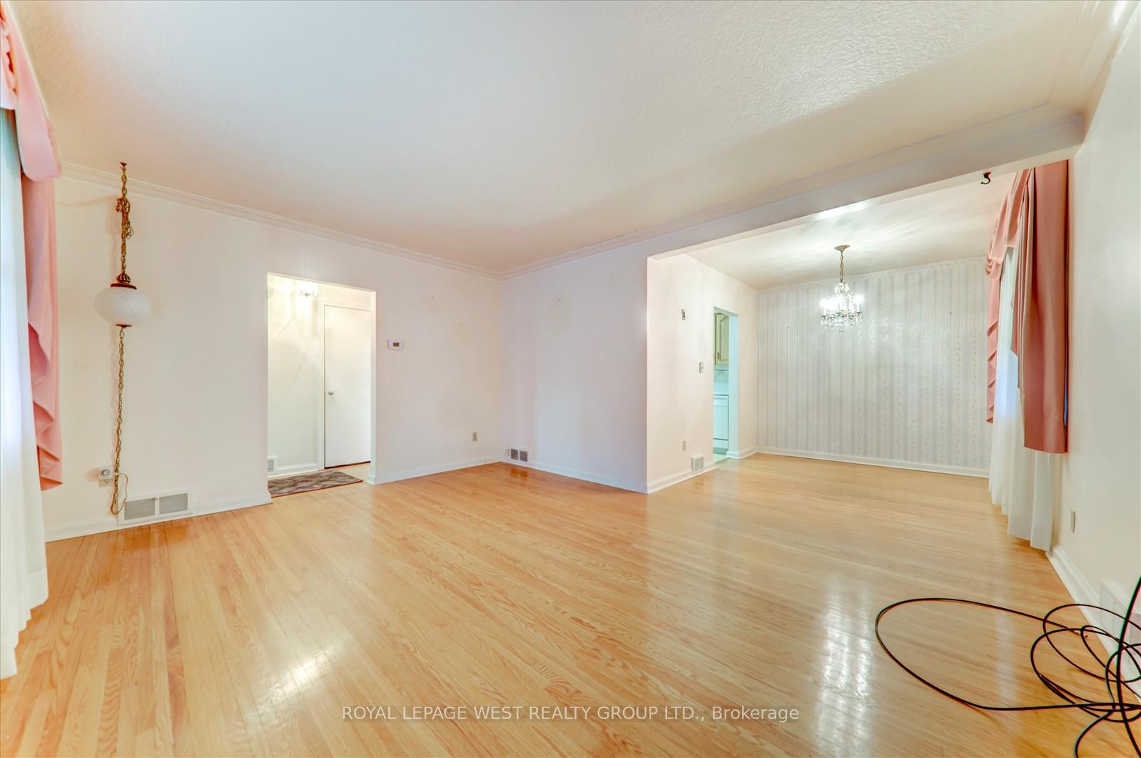 Photo 6 of 41 Squires Avenue, Toronto, O'Connor-Parkview — HOMEH