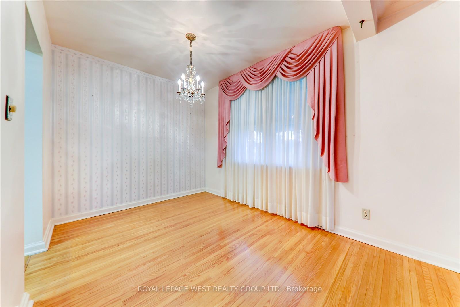Photo 7 of 41 Squires Avenue, Toronto, O'Connor-Parkview — HOMEH