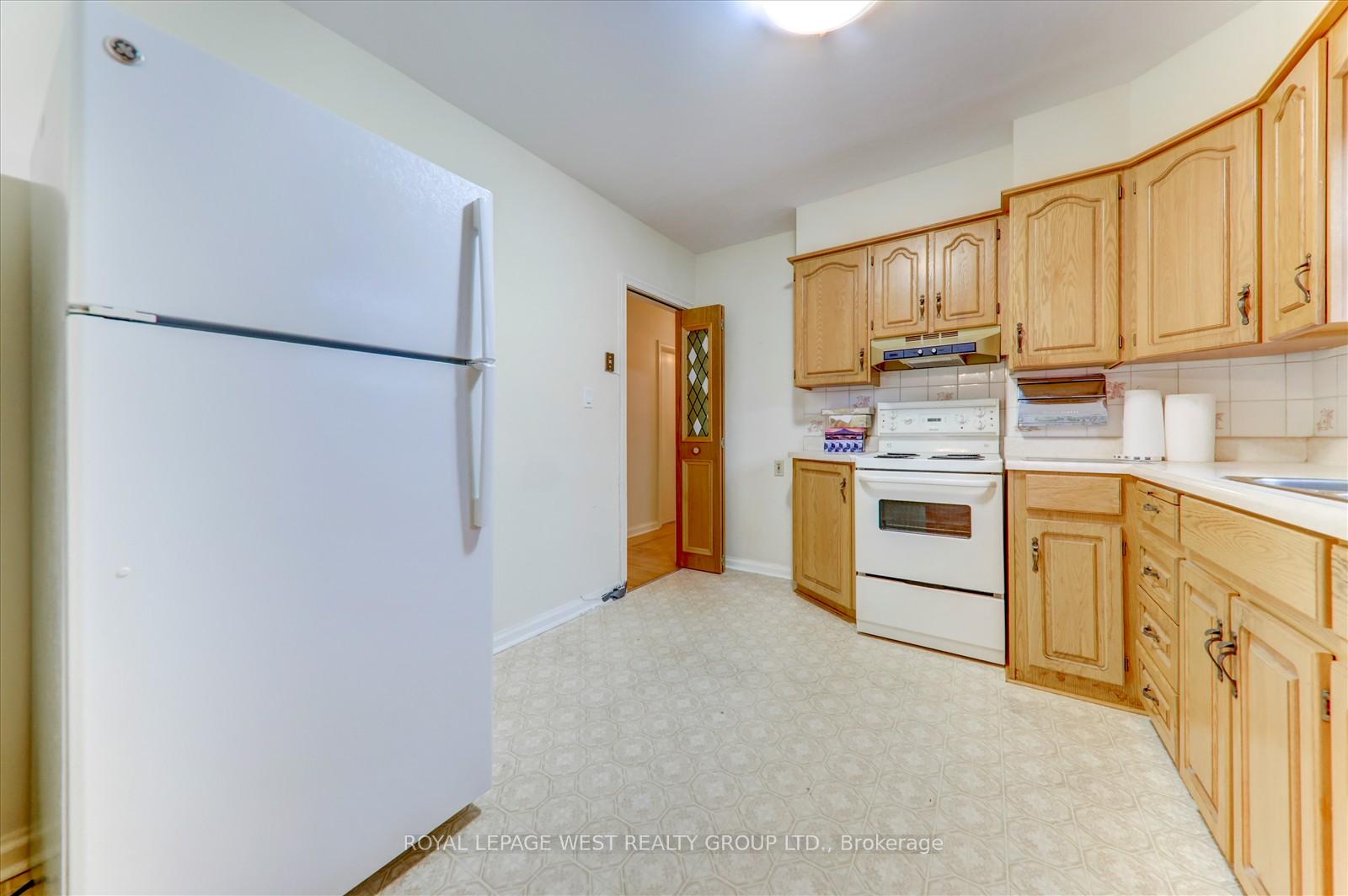 Photo 8 of 41 Squires Avenue, Toronto, O'Connor-Parkview — HOMEH