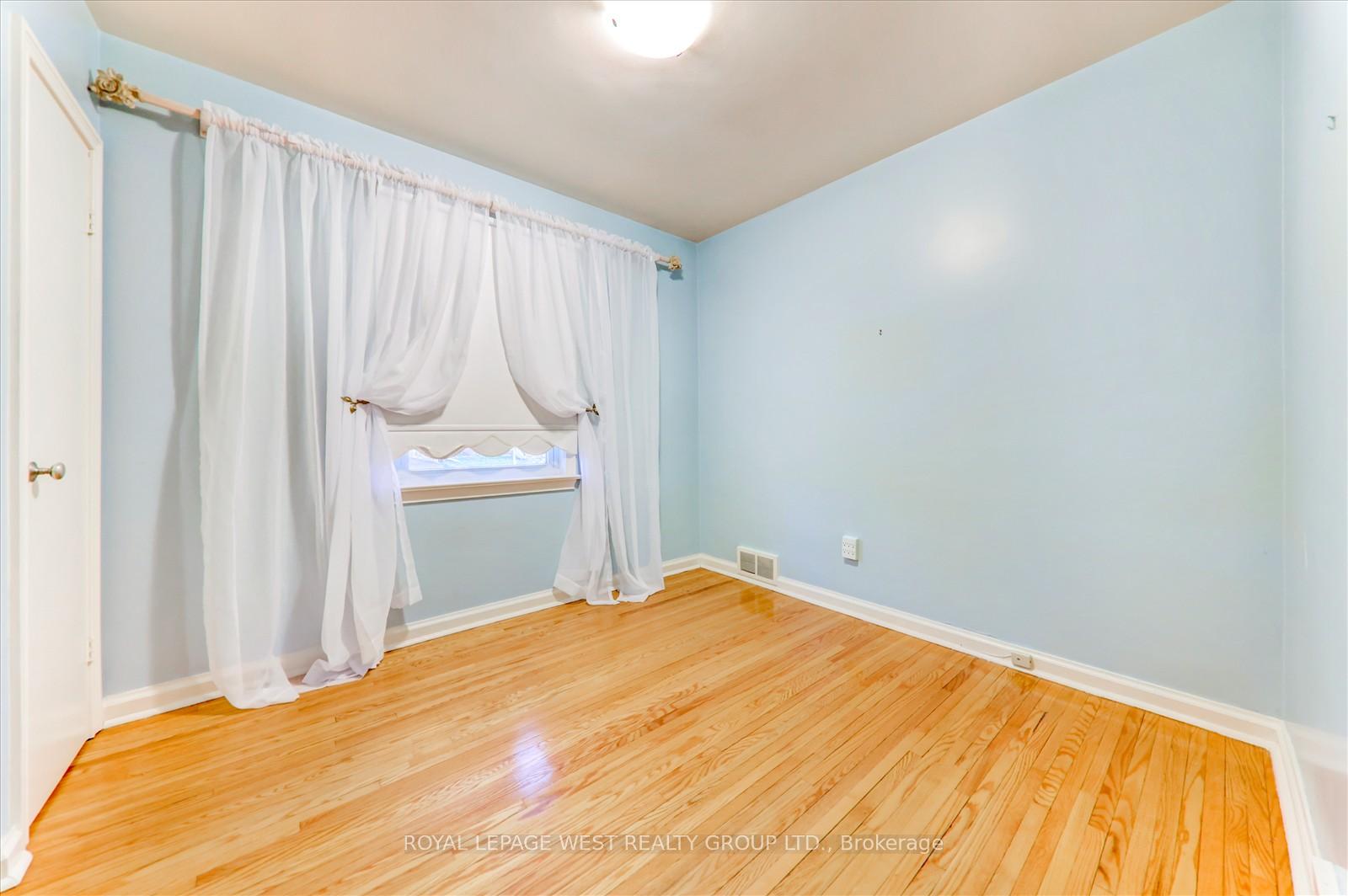 Photo 10 of 41 Squires Avenue, Toronto, O'Connor-Parkview — HOMEH