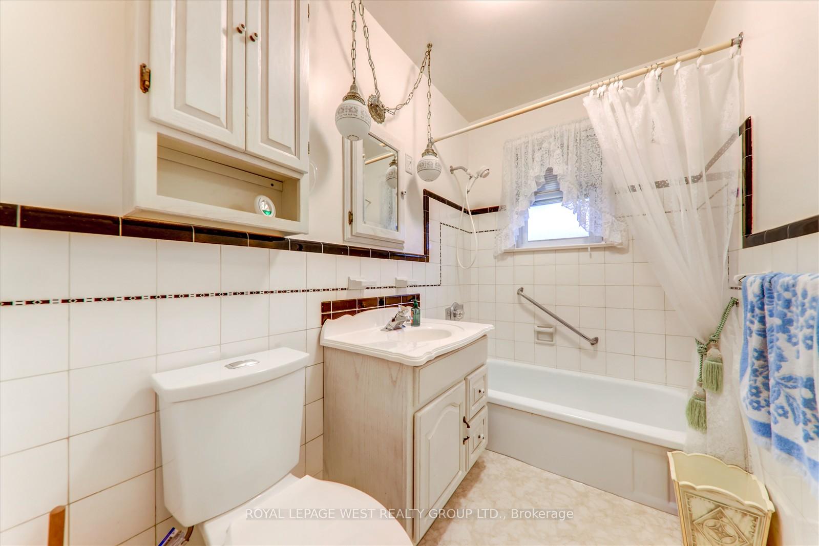 Photo 12 of 41 Squires Avenue, Toronto, O'Connor-Parkview — HOMEH