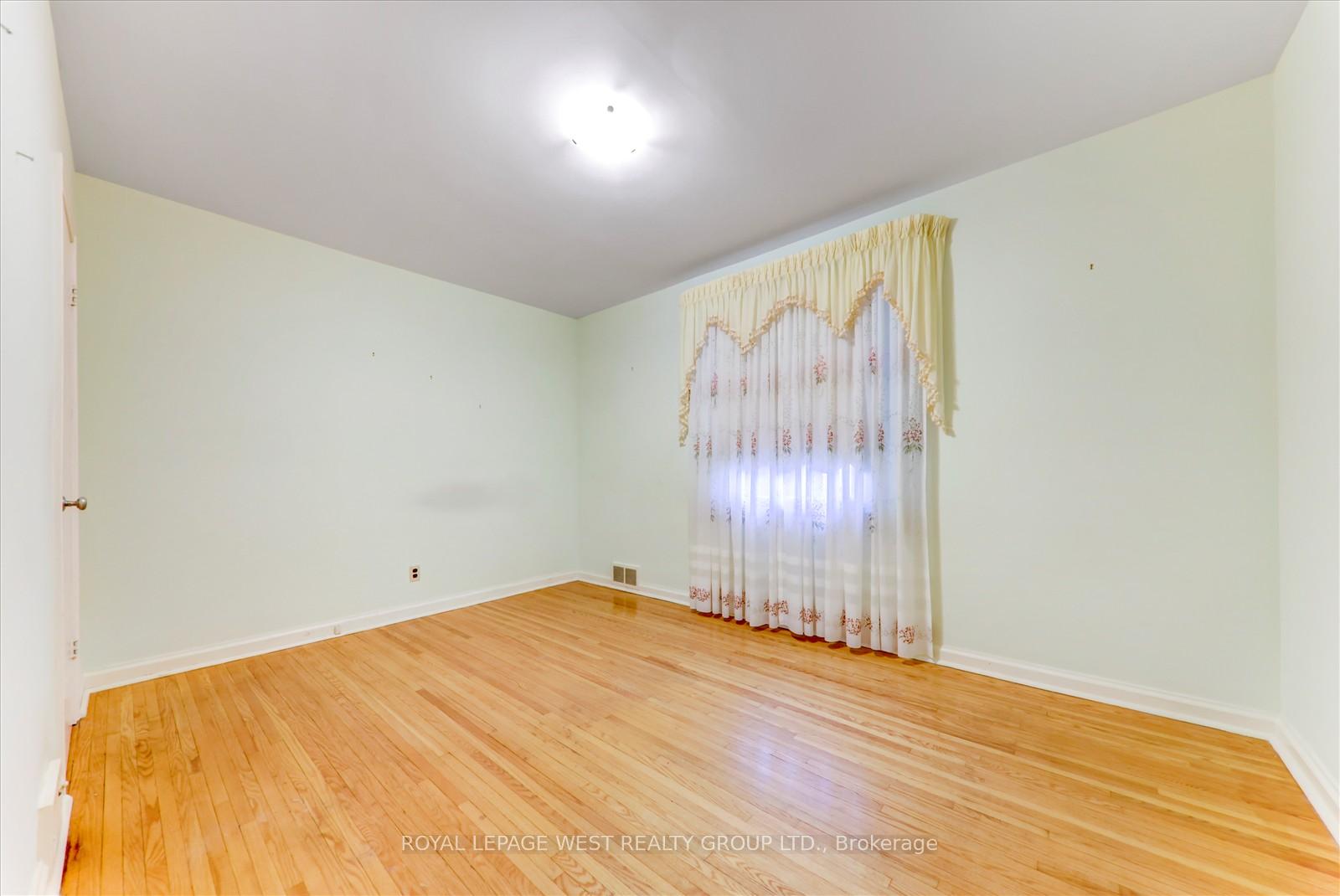 Photo 13 of 41 Squires Avenue, Toronto, O'Connor-Parkview — HOMEH