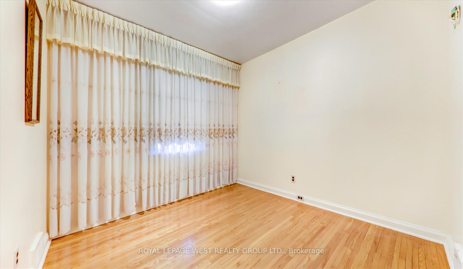 Photo 15 of 41 Squires Avenue, Toronto, O'Connor-Parkview — HOMEH