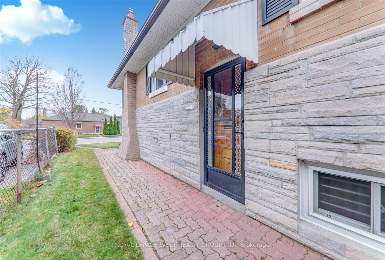 Photo 29 of 41 Squires Avenue, Toronto, O'Connor-Parkview — HOMEH