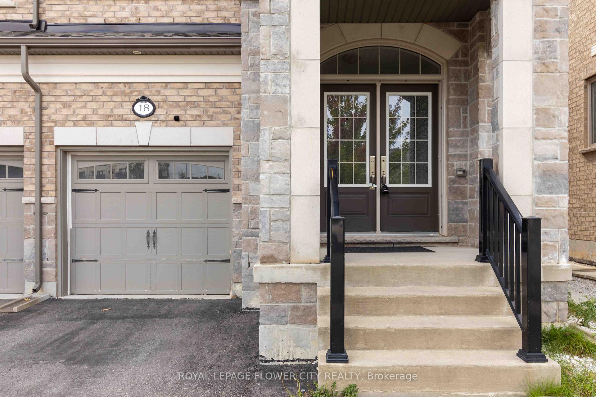 Photo 3 of 18 Rising Hill Ridge E, Brampton, Bram West — HOMEH