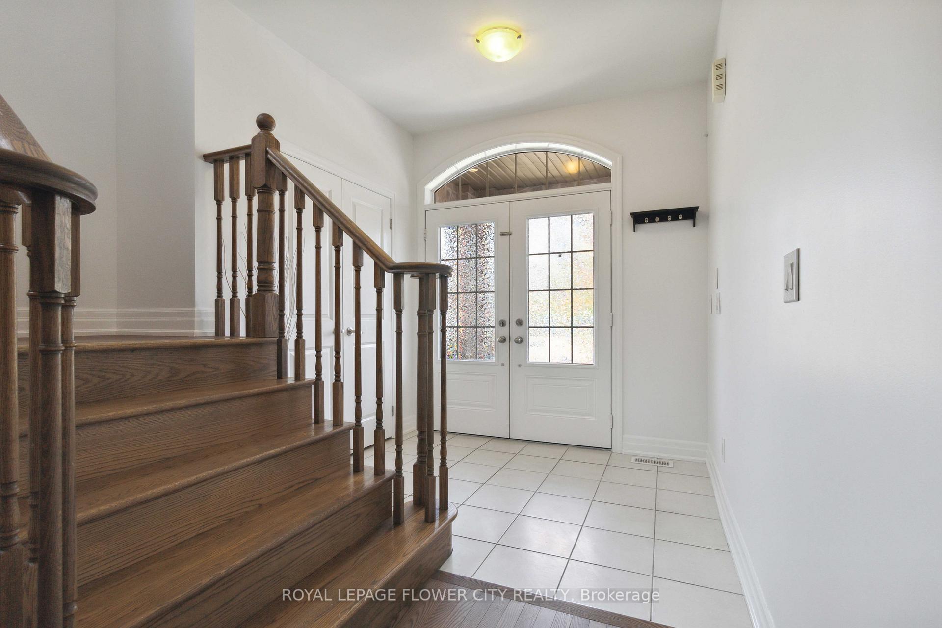 Photo 4 of 18 Rising Hill Ridge E, Brampton, Bram West — HOMEH