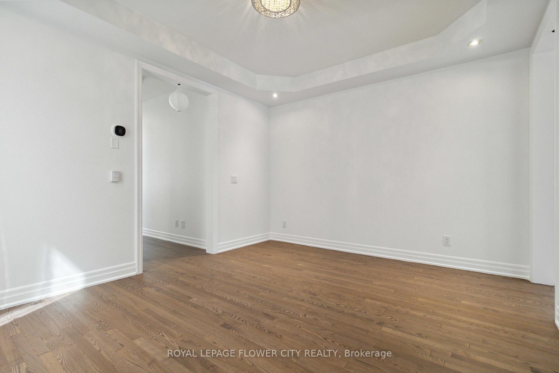 Photo 8 of 18 Rising Hill Ridge E, Brampton, Bram West — HOMEH