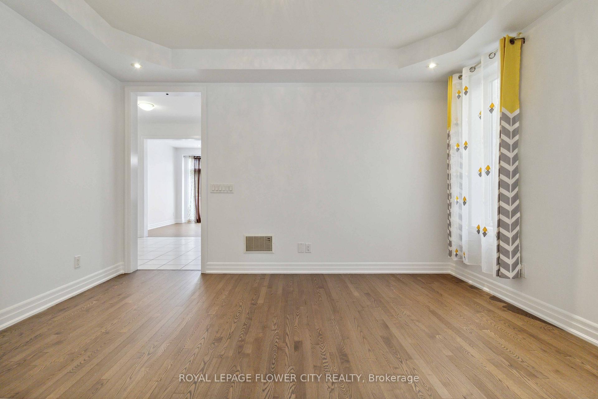Photo 9 of 18 Rising Hill Ridge E, Brampton, Bram West — HOMEH