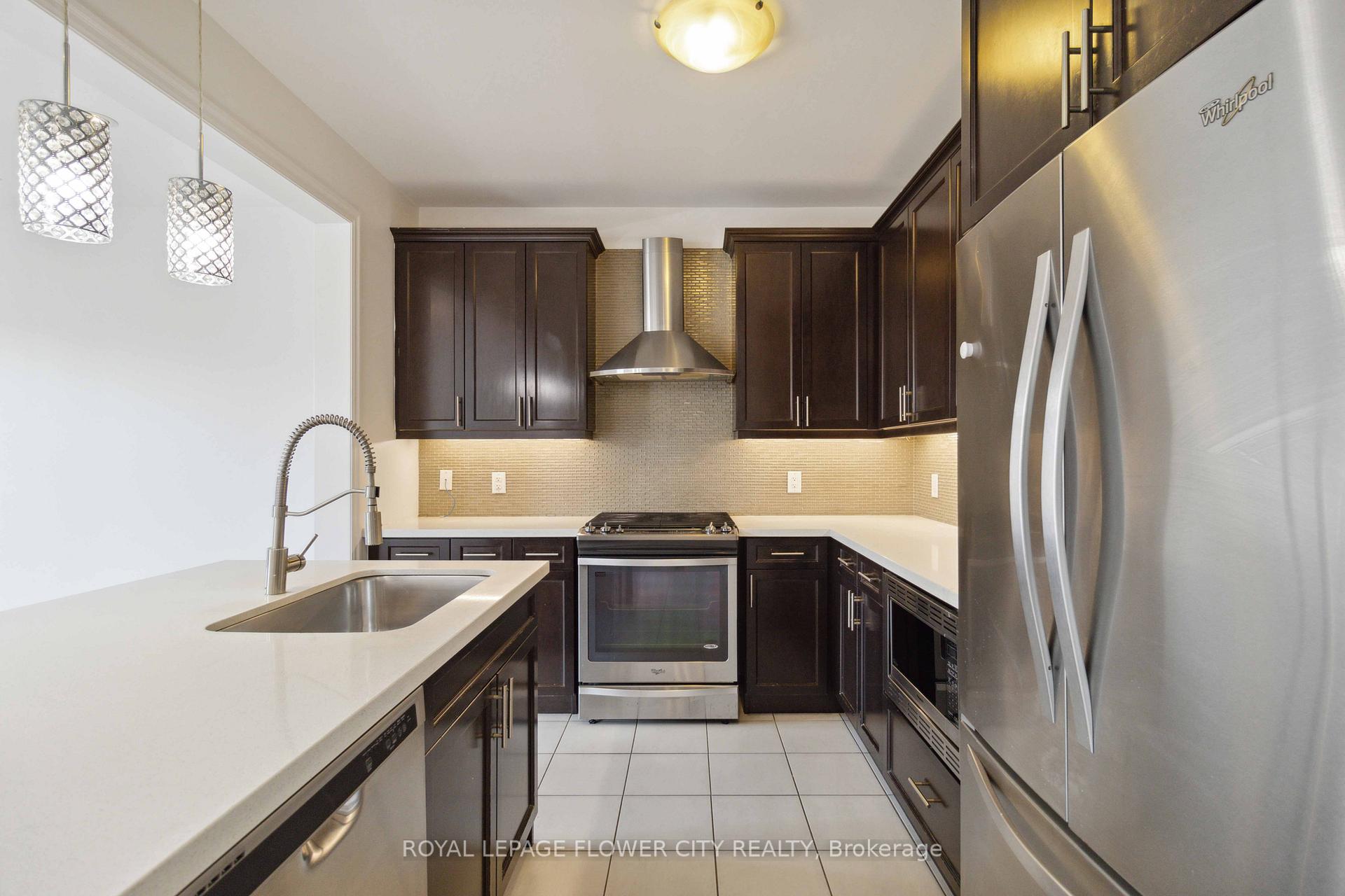 Photo 10 of 18 Rising Hill Ridge E, Brampton, Bram West — HOMEH