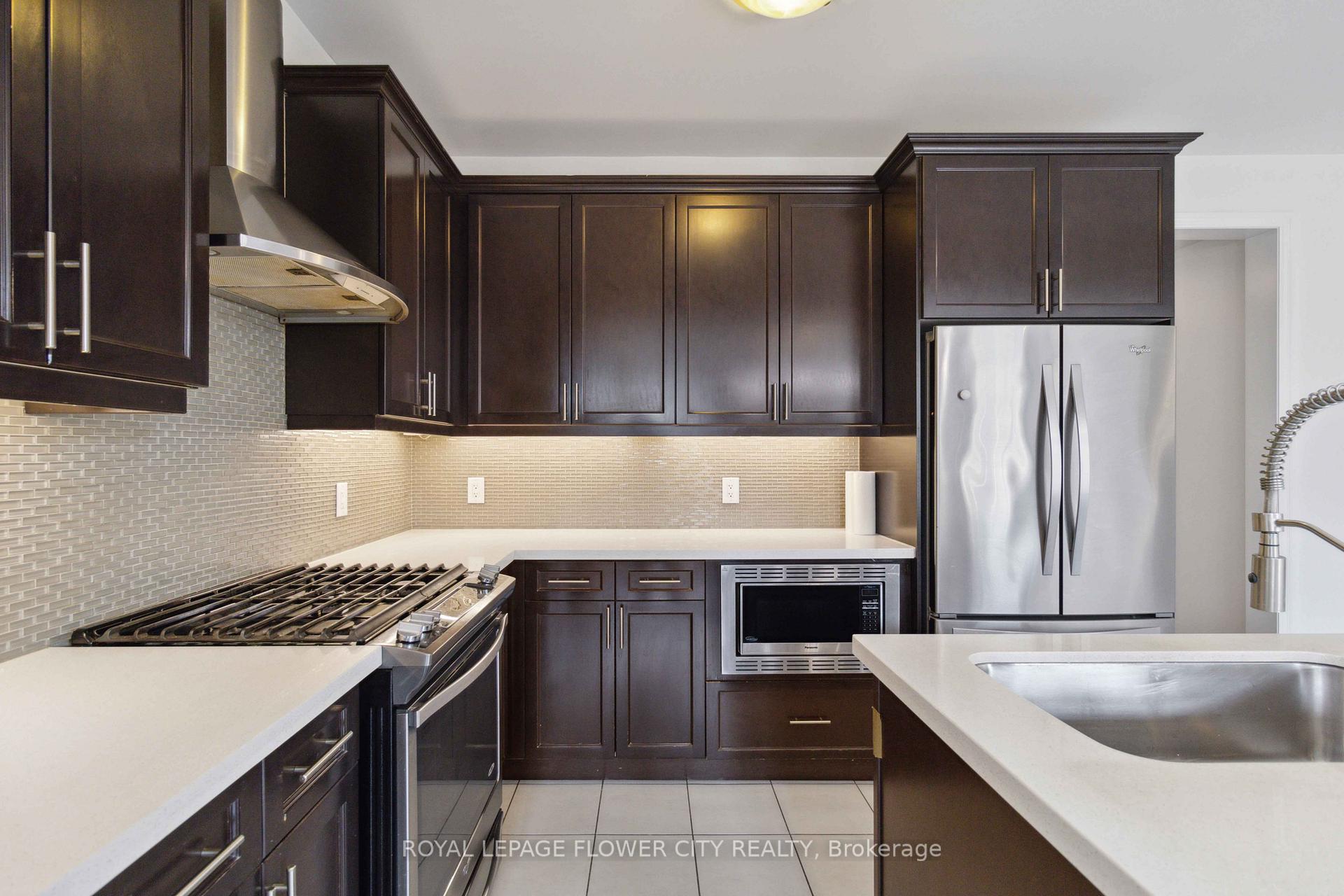 Photo 11 of 18 Rising Hill Ridge E, Brampton, Bram West — HOMEH