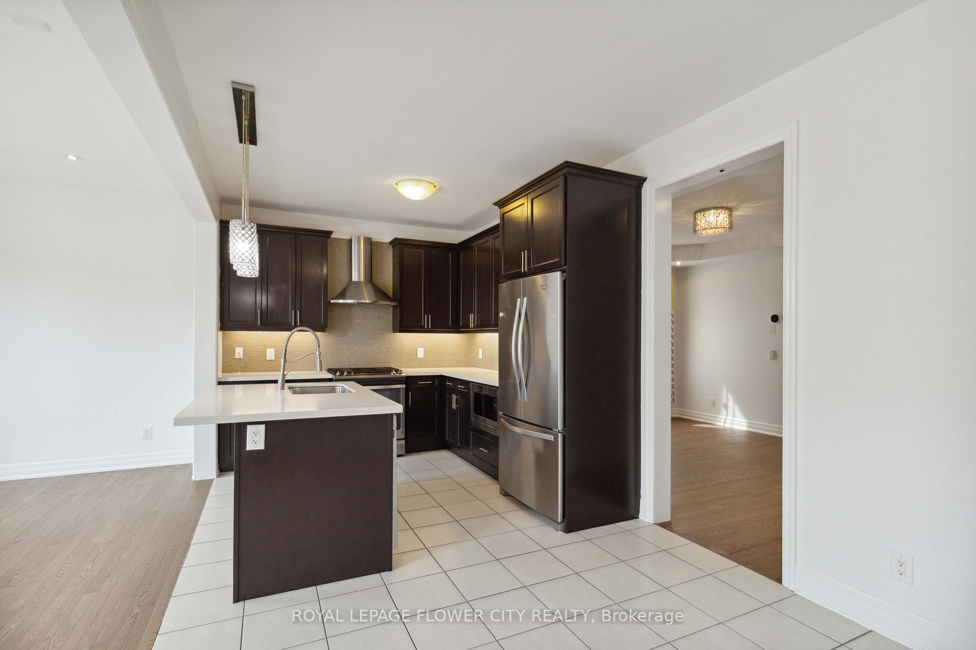 Photo 12 of 18 Rising Hill Ridge E, Brampton, Bram West — HOMEH