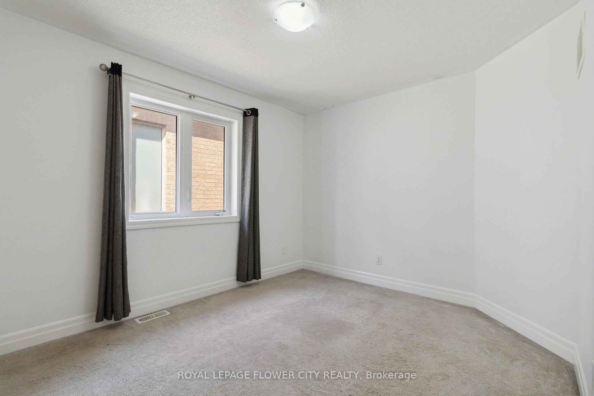Photo 23 of 18 Rising Hill Ridge E, Brampton, Bram West — HOMEH