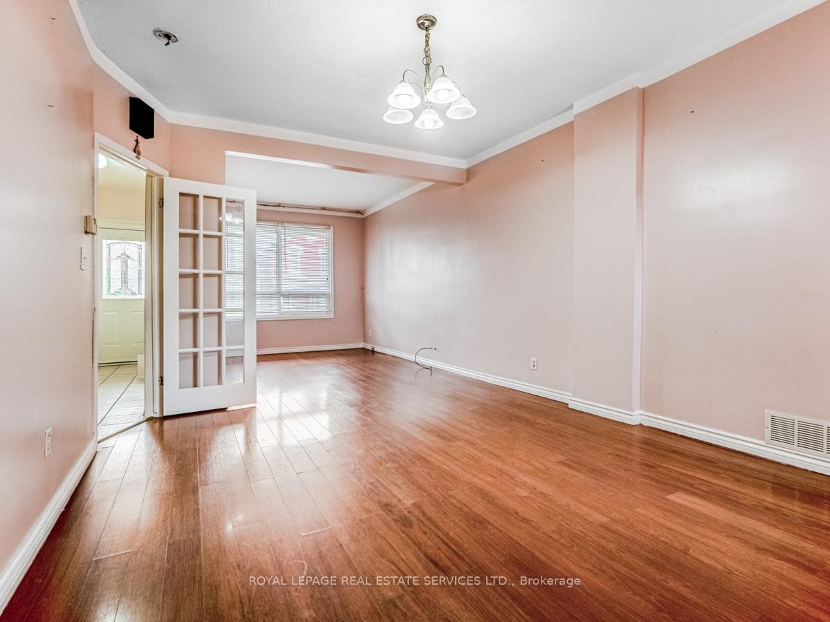 Front of 113 Tisdale Street N