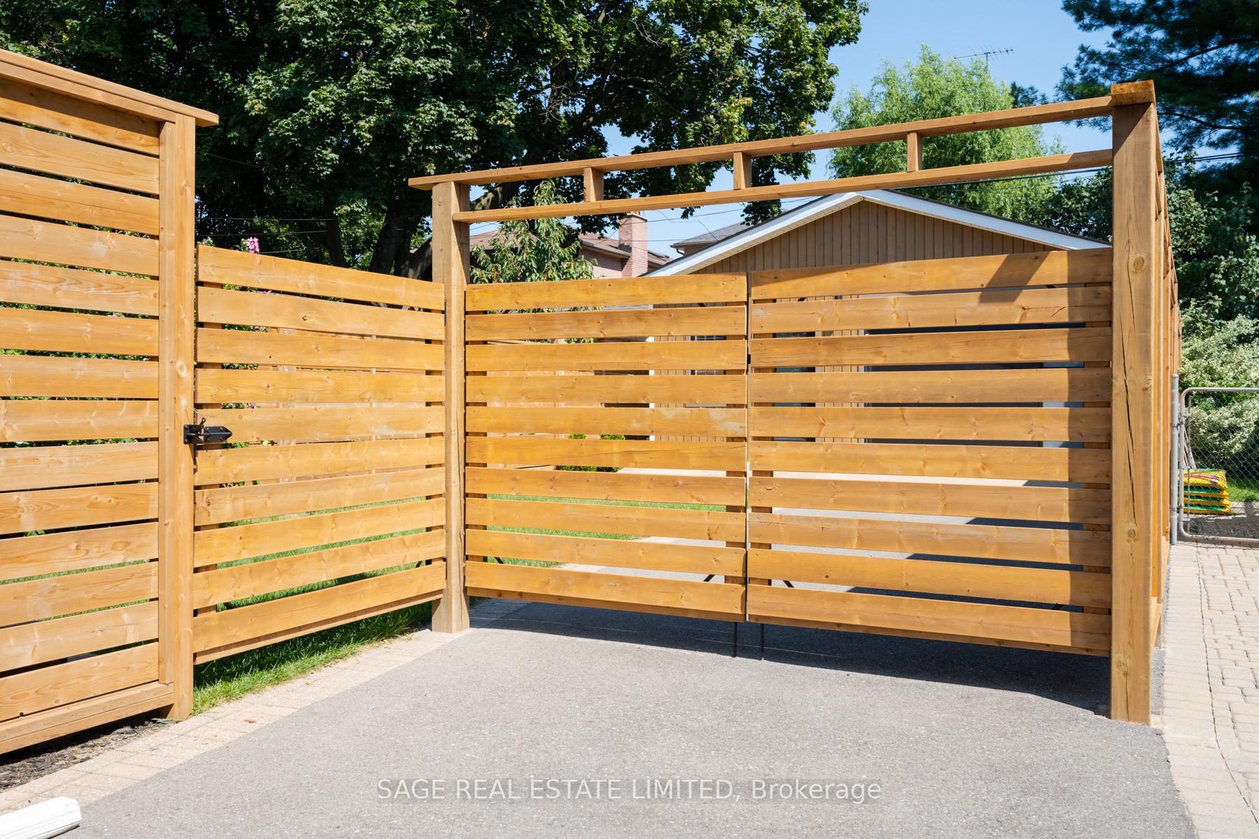 Photo 38 of 245 Linsmore Crescent, Toronto, Danforth Village-East York — HOMEH