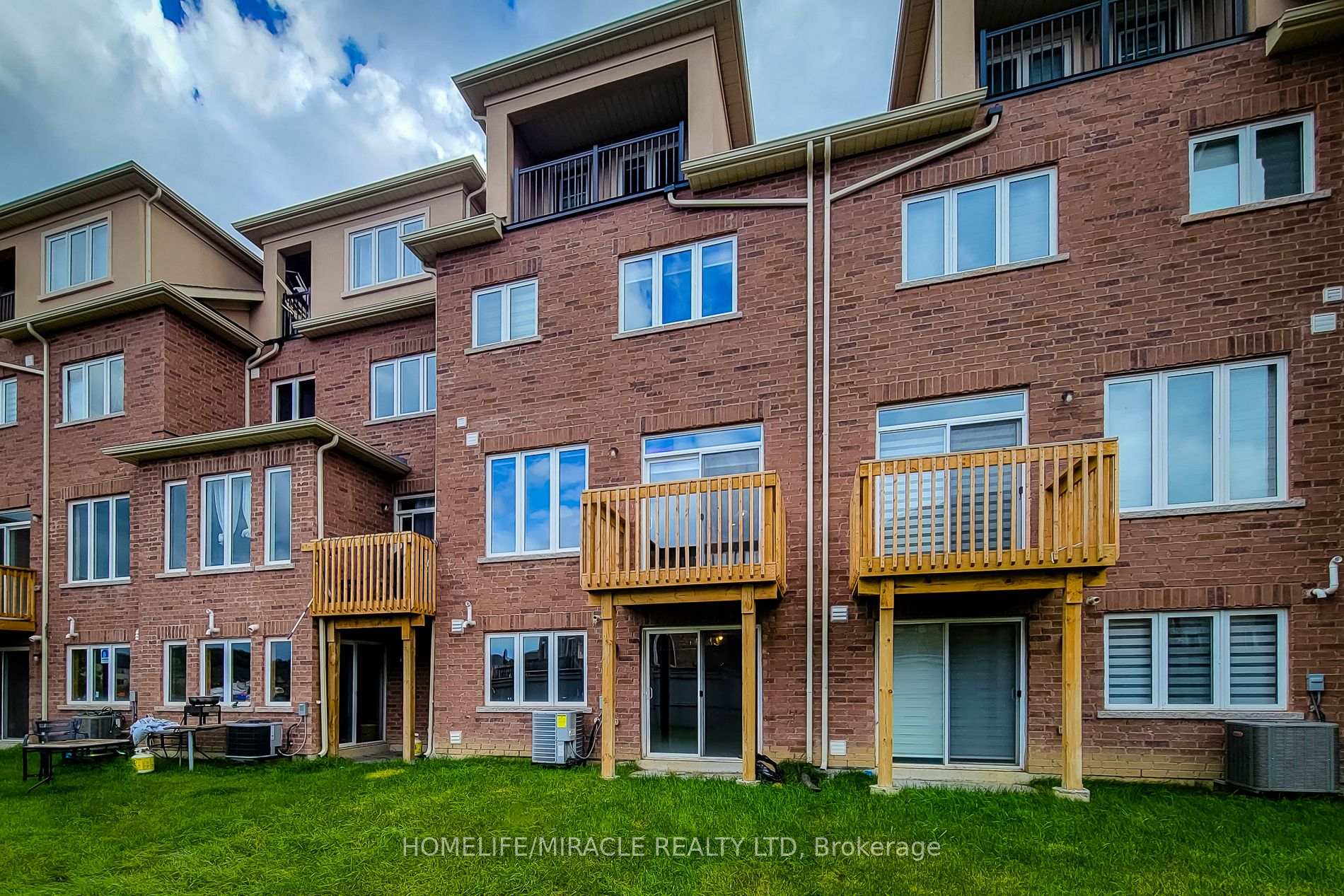Photo 3 of 1101 Garner Road E, Hamilton, Ancaster — HOMEH