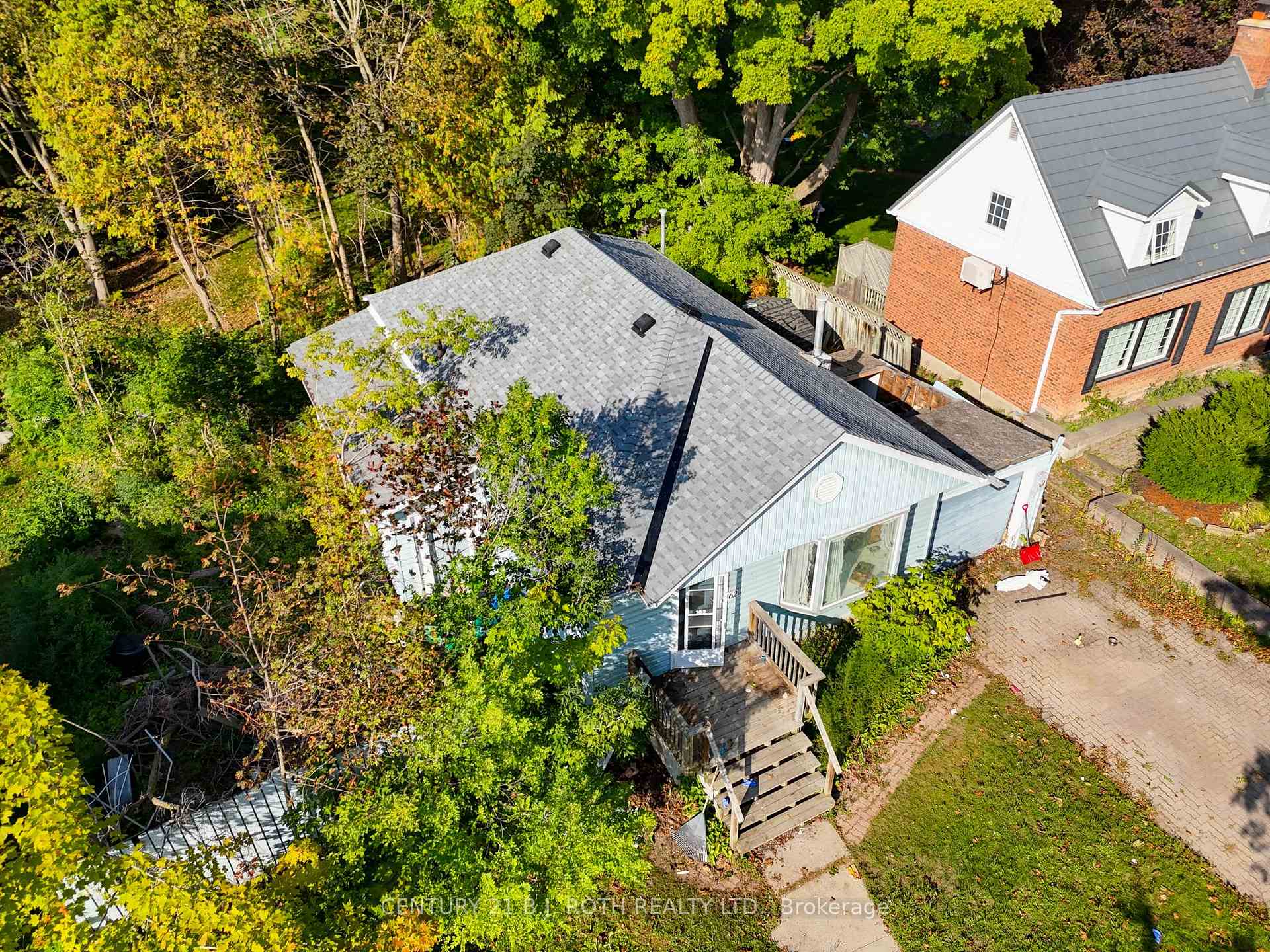 Photo 5 of 162 Toronto Street, Barrie, Queen's Park — HOMEH