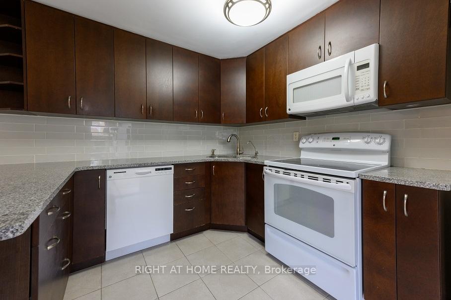 Photo 6 of 696 Ormond Drive, Oshawa, Samac — HOMEH