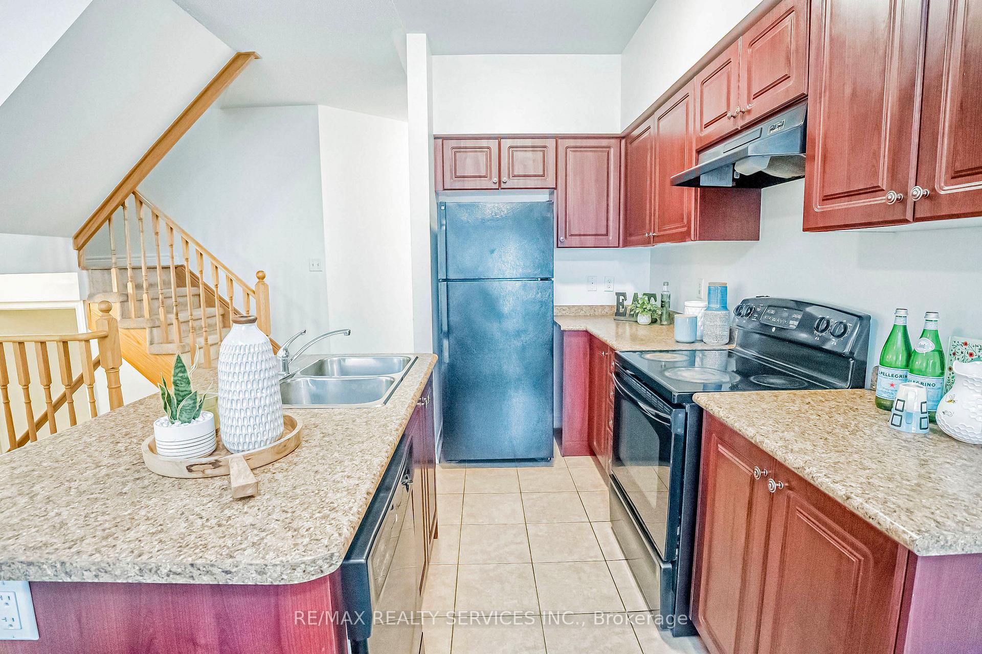 Photo 38 of 85 Frenchpark Circle, Brampton, Credit Valley — HOMEH
