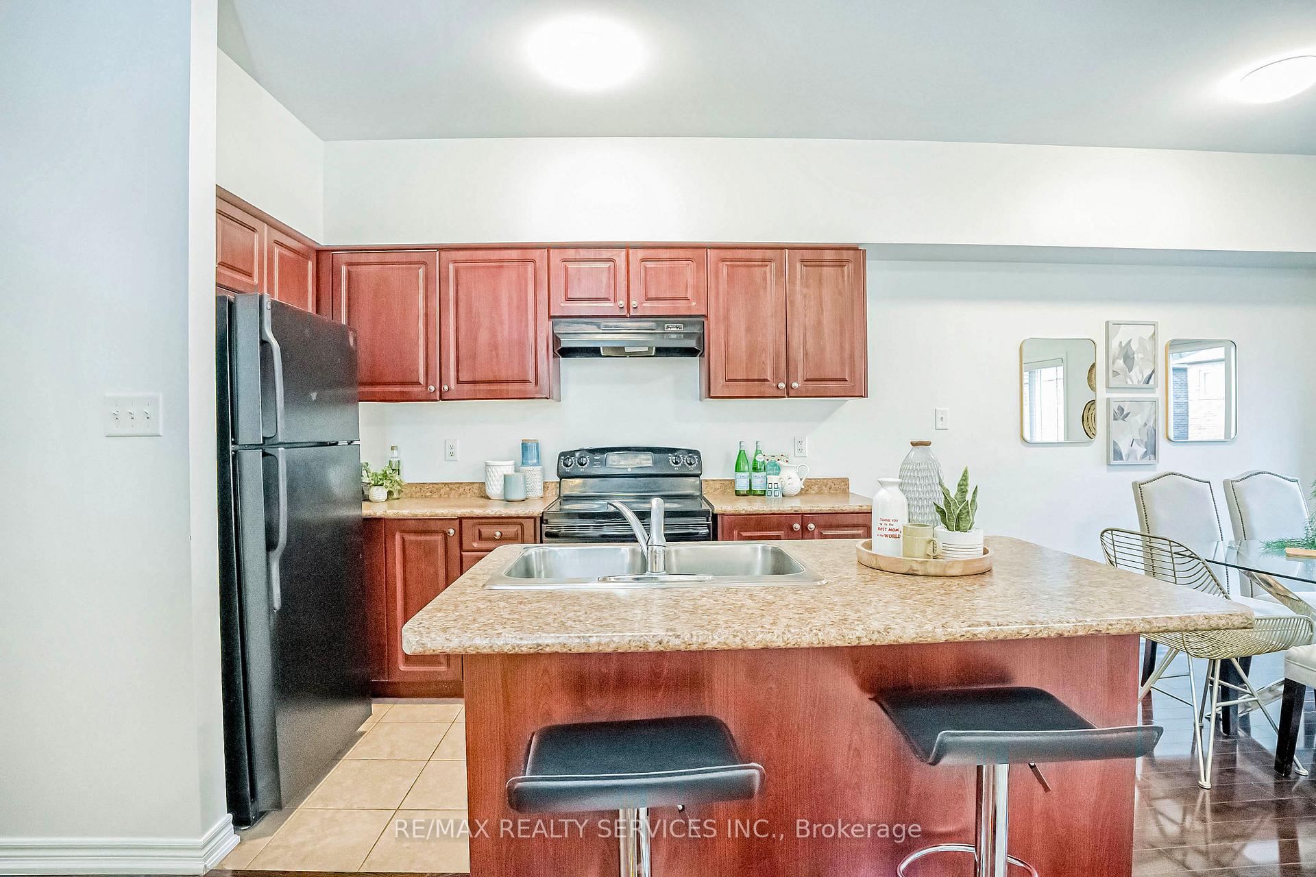 Photo 39 of 85 Frenchpark Circle, Brampton, Credit Valley — HOMEH