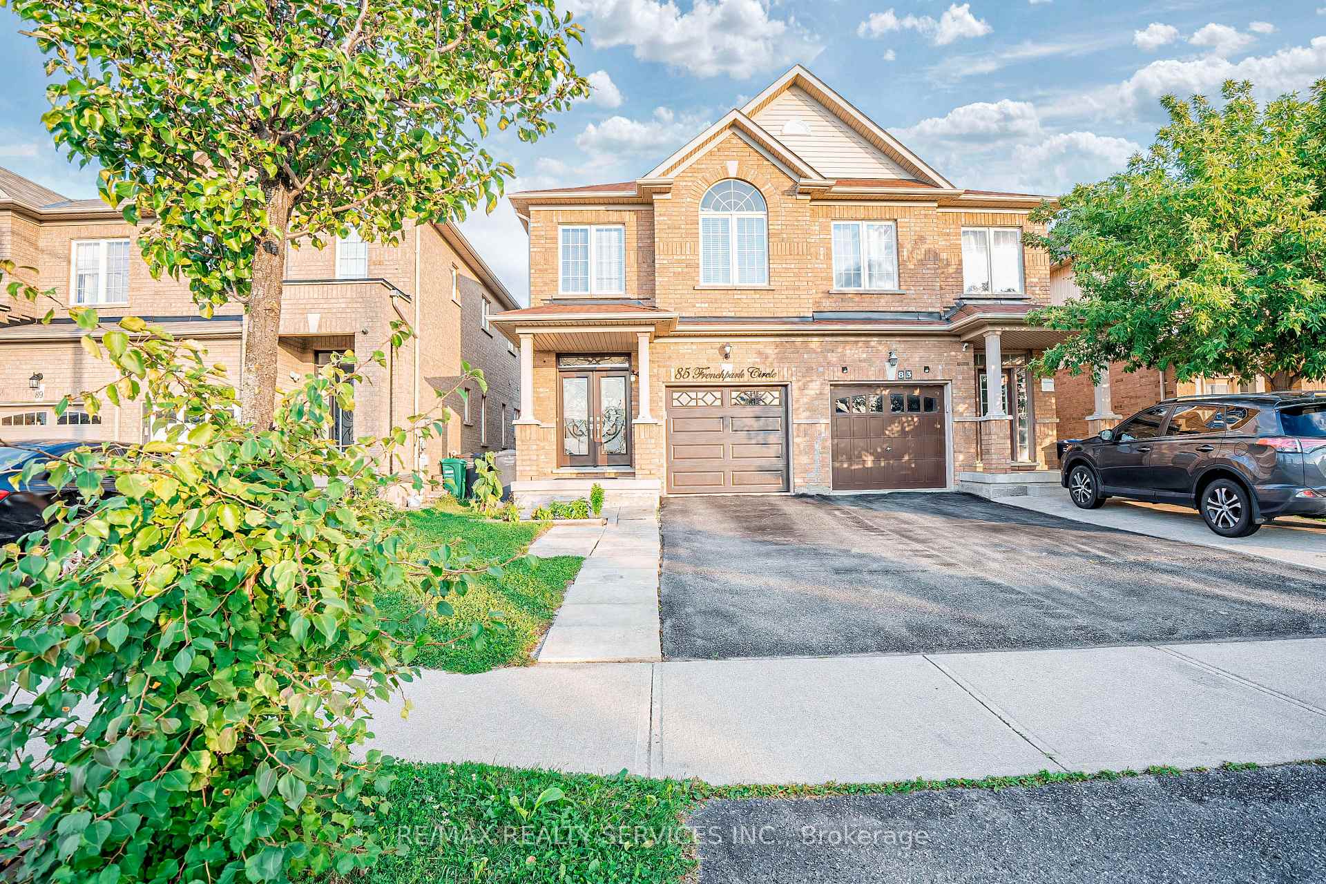 Photo 3 of 85 Frenchpark Circle, Brampton, Credit Valley — HOMEH