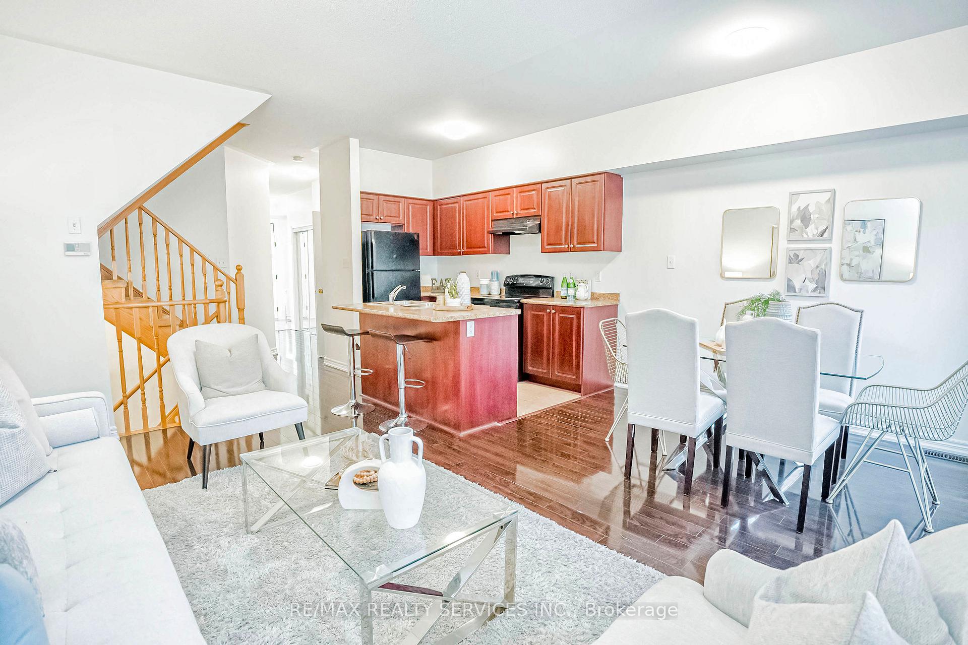 Photo 13 of 85 Frenchpark Circle, Brampton, Credit Valley — HOMEH