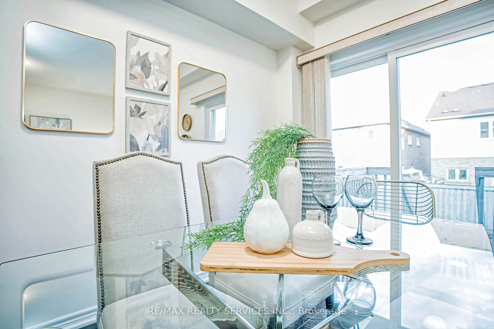 Photo 15 of 85 Frenchpark Circle, Brampton, Credit Valley — HOMEH
